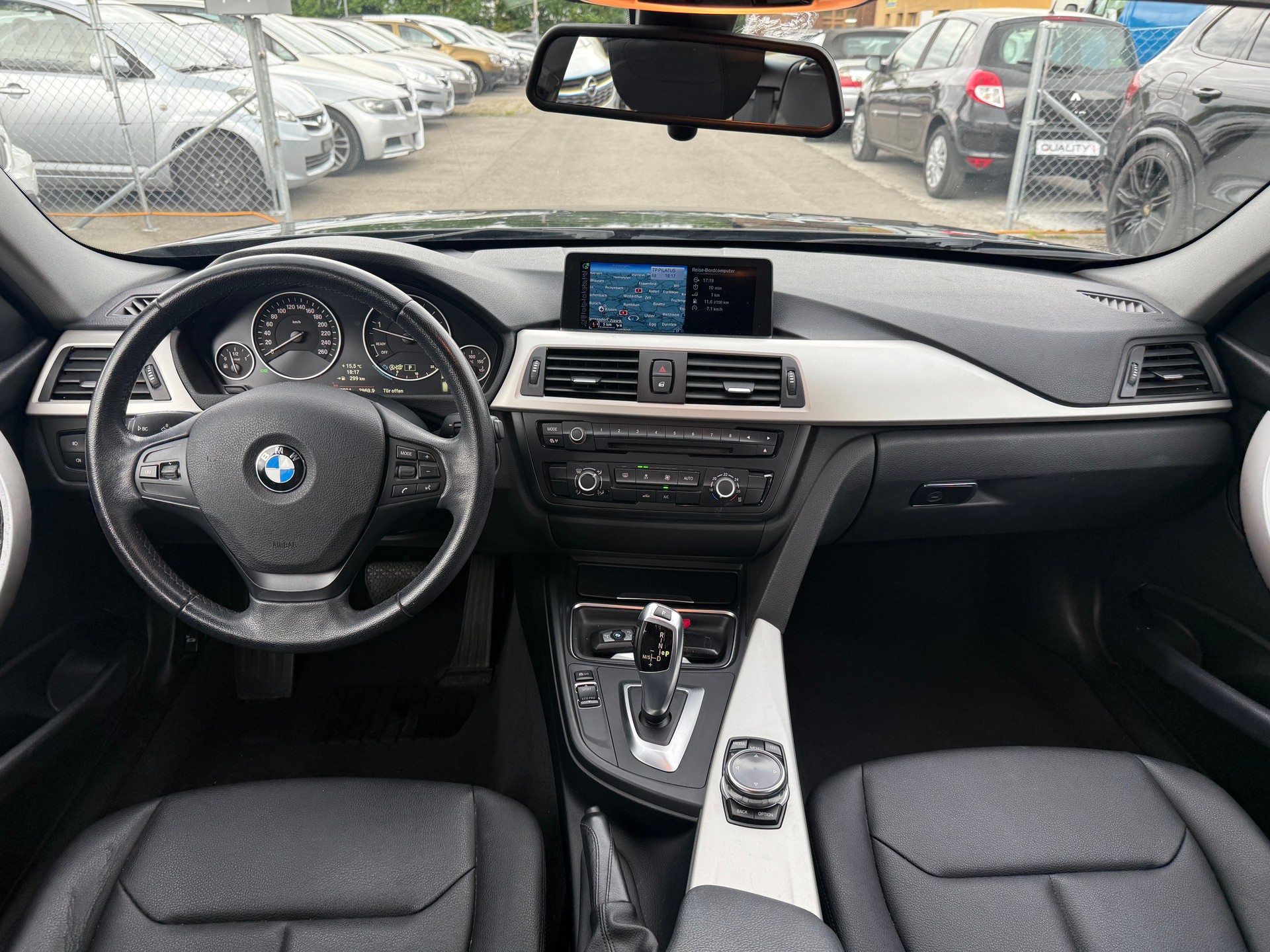 BMW 318d Touring Steptronic / FRISCH AB MFK / Servicegepflegt / Bremsen komplett NEU / Navi / Leder / PDC-image-7