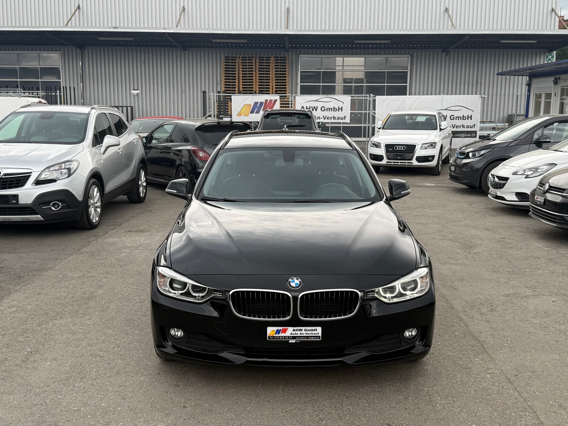 BMW 318d Touring Steptronic / FRISCH AB MFK / Servicegepflegt / Bremsen komplett NEU / Navi / Leder / PDC-image-1