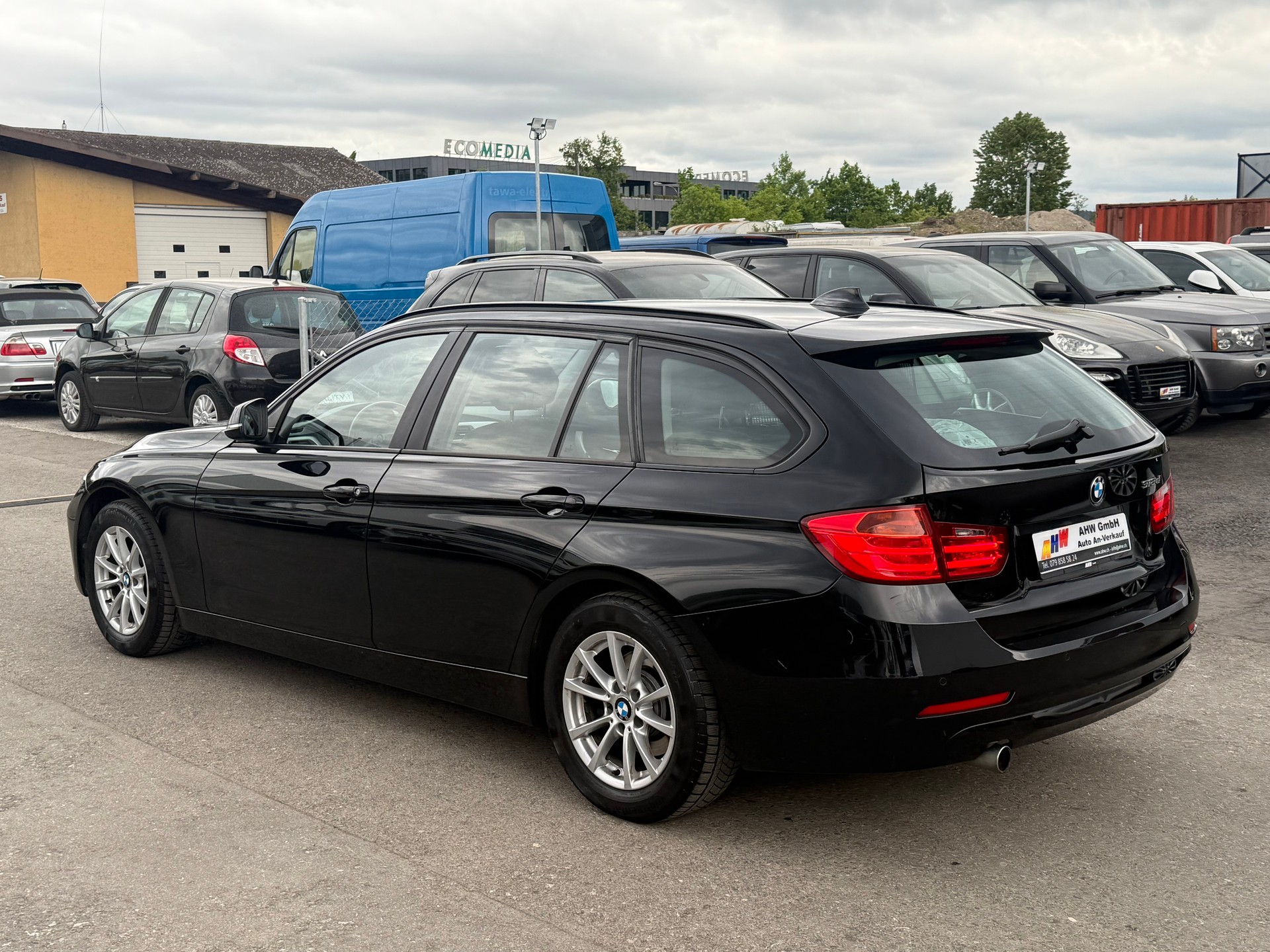 BMW 318d Touring Steptronic / FRISCH AB MFK / Servicegepflegt / Bremsen komplett NEU / Navi / Leder / PDC-image-5