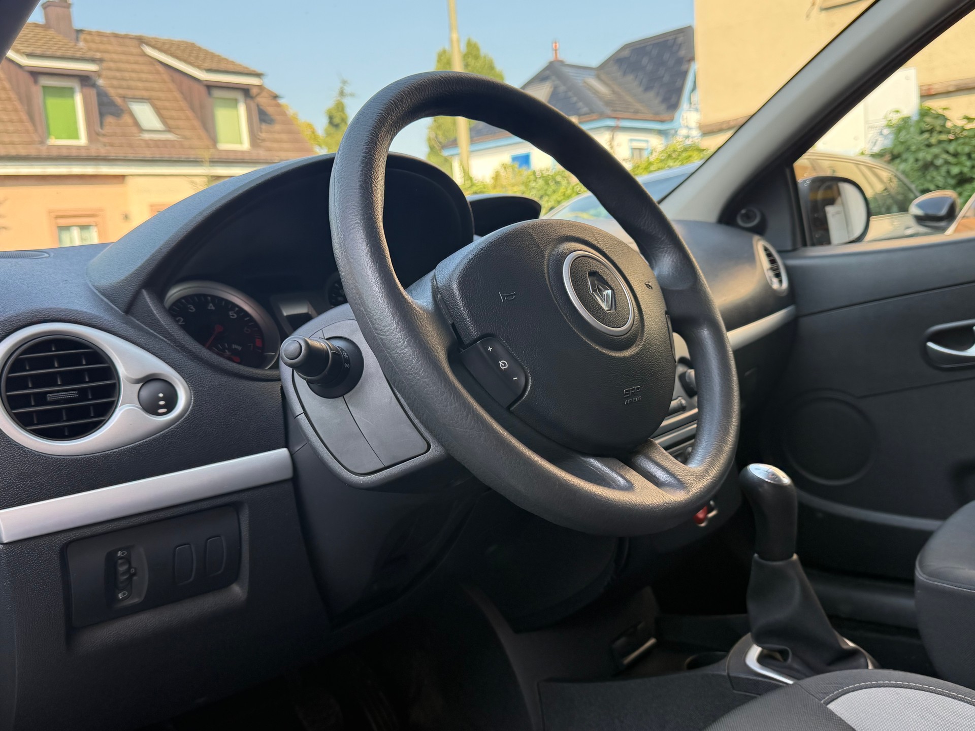 RENAULT Clio 1.2 16V Expression-image-5