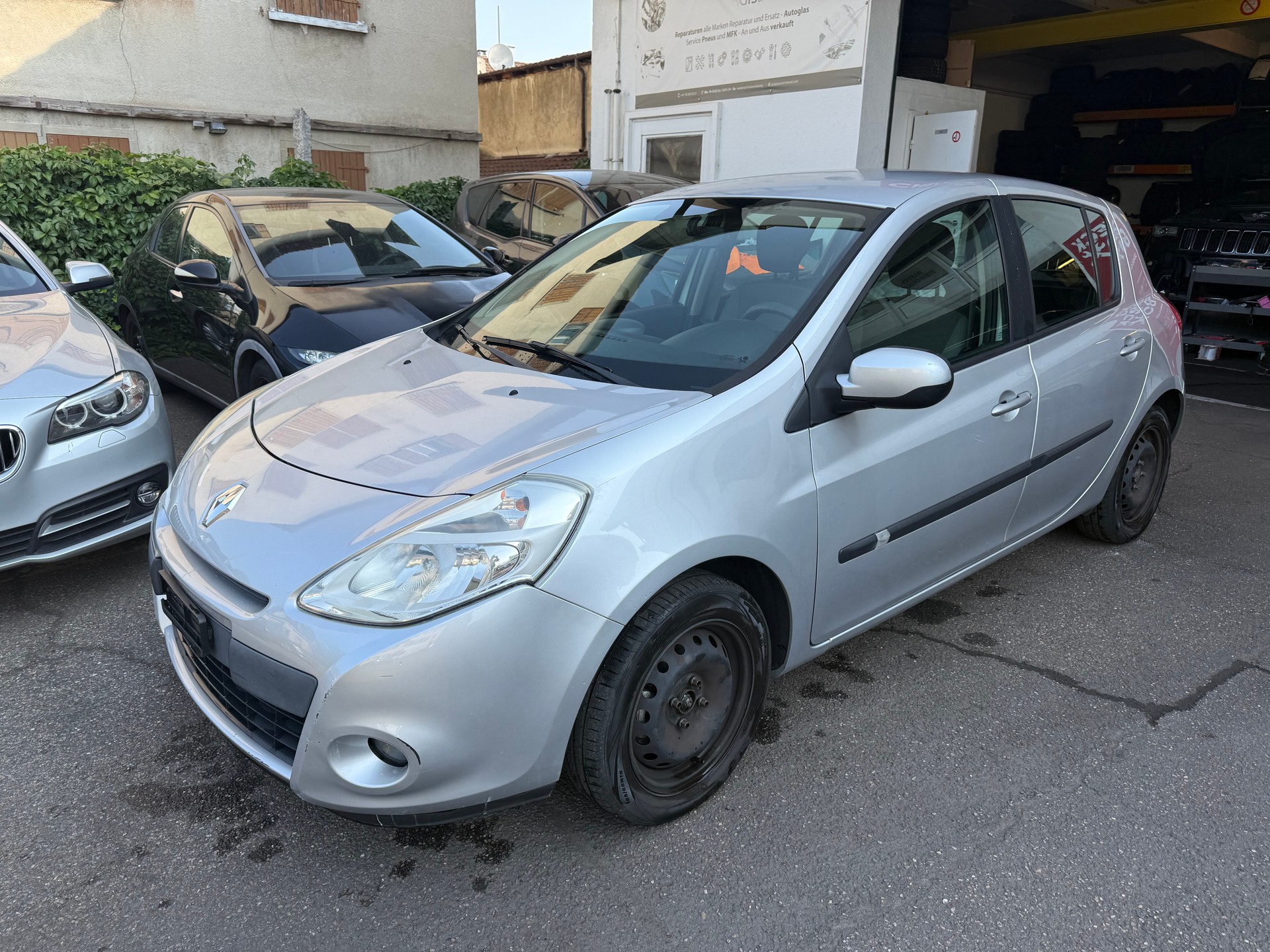 RENAULT Clio 1.2 16V Expression-image-0