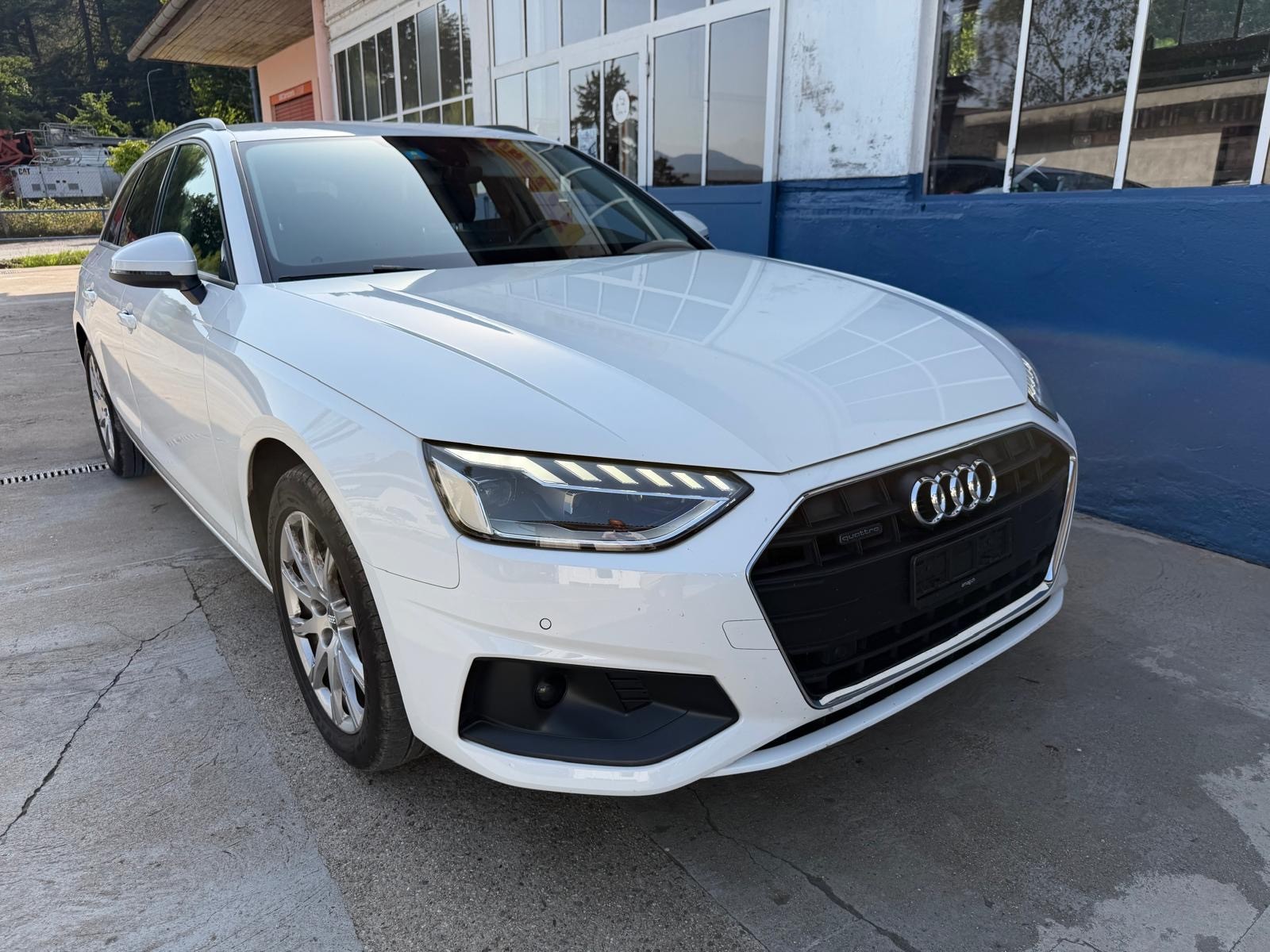 AUDI A4 Avant 40 TDI quattro S-tronic-image-2
