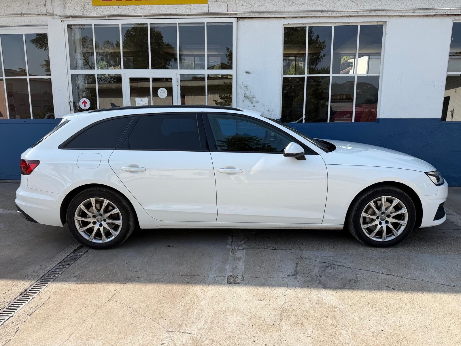 AUDI A4 Avant 40 TDI quattro S-tronic-image-1