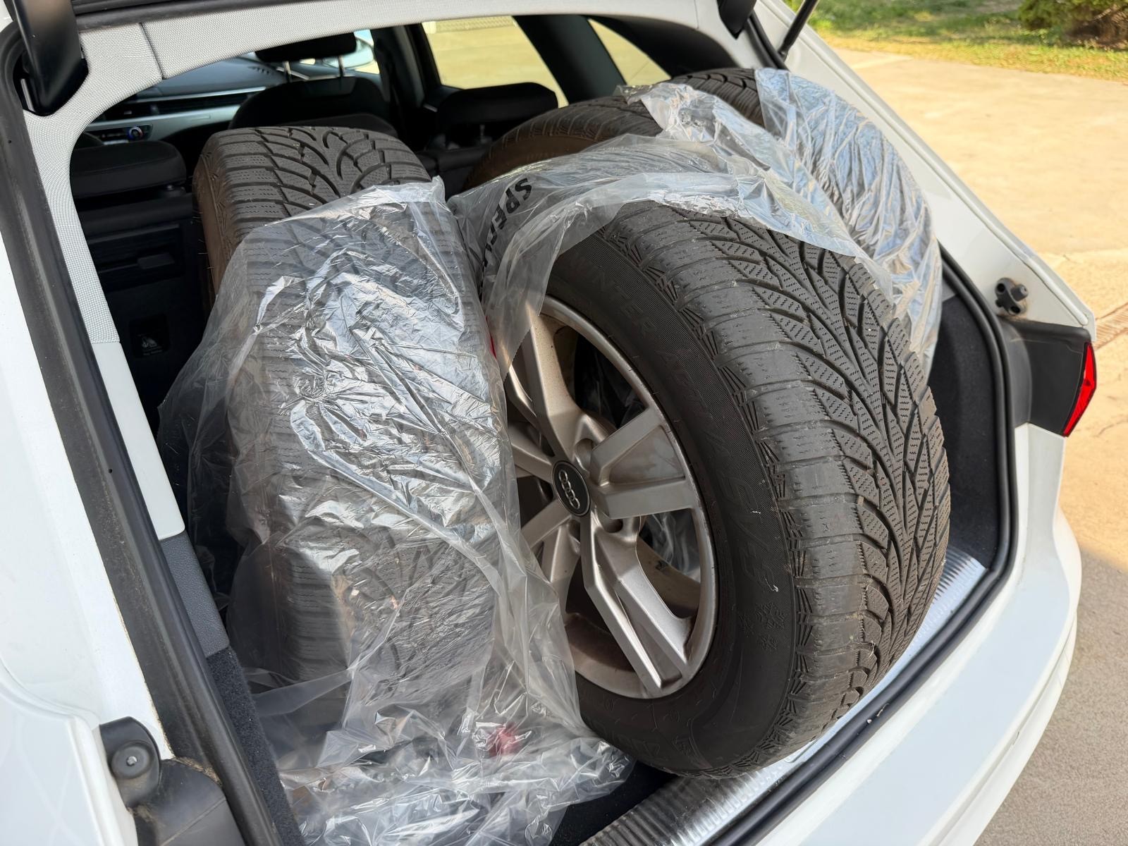 AUDI A4 Avant 40 TDI quattro S-tronic-image-5