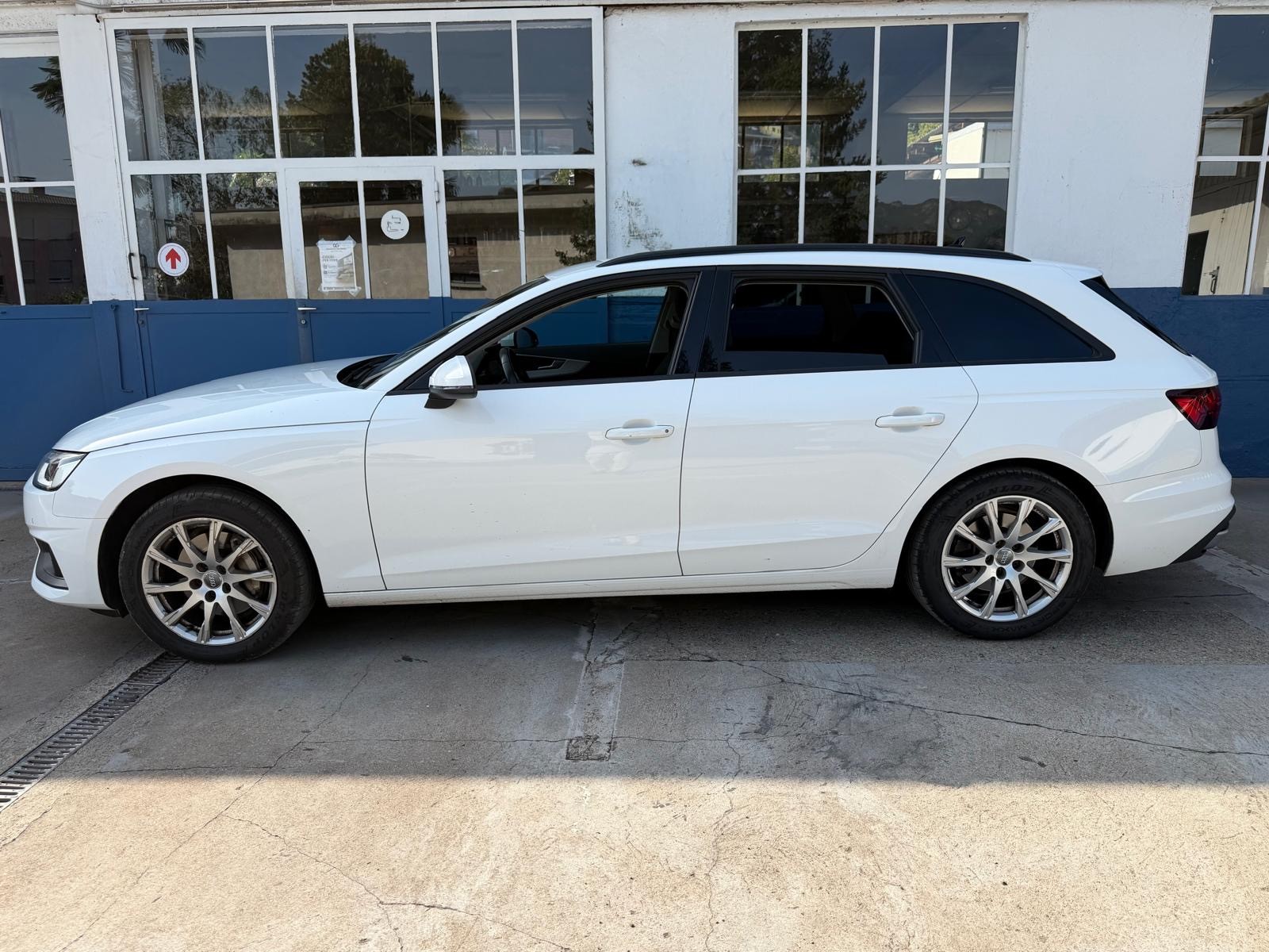 AUDI A4 Avant 40 TDI quattro S-tronic-image-10