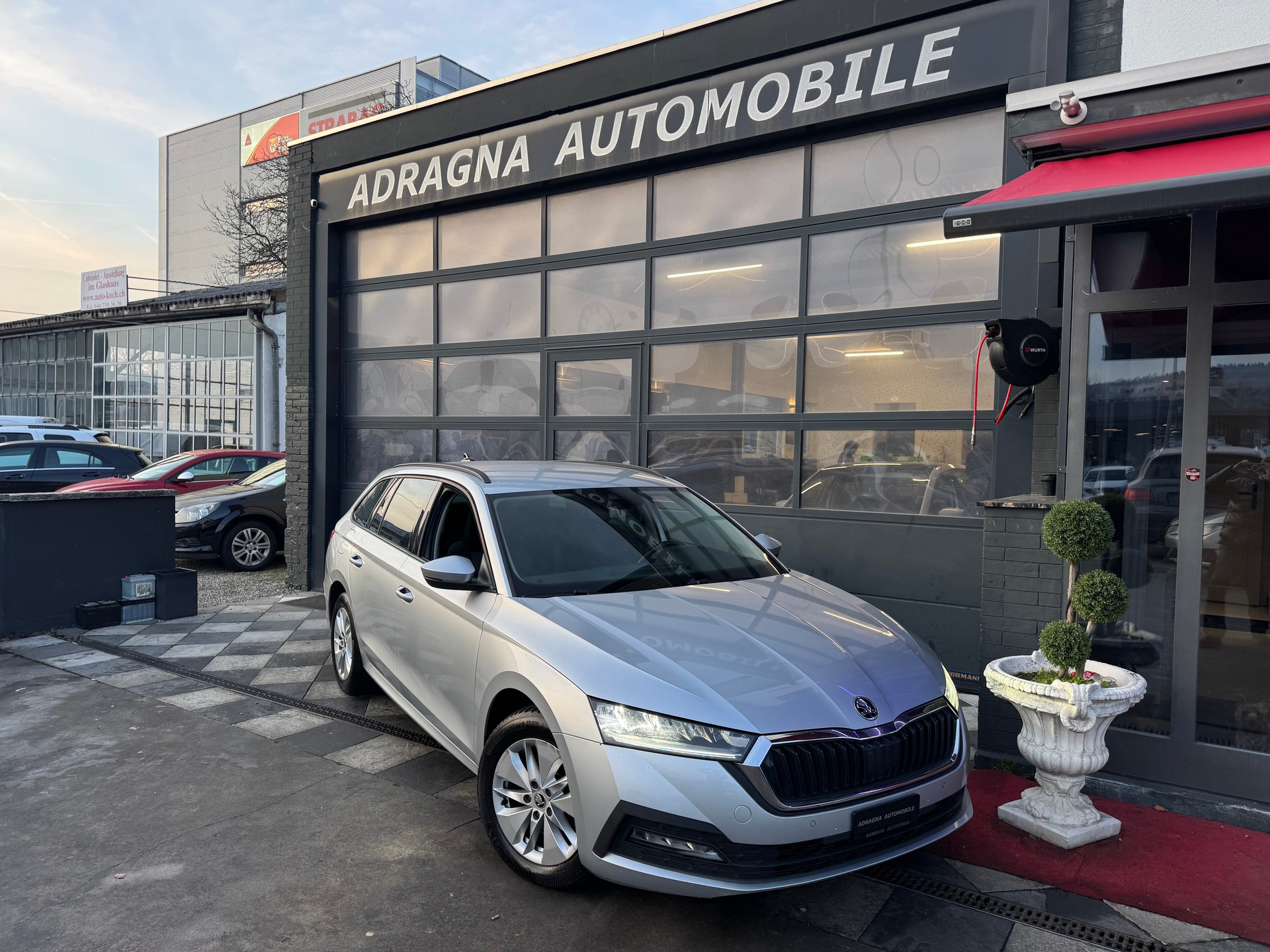 SKODA Octavia Combi 2.0 TDI DSG Ambition 4x4-image-1
