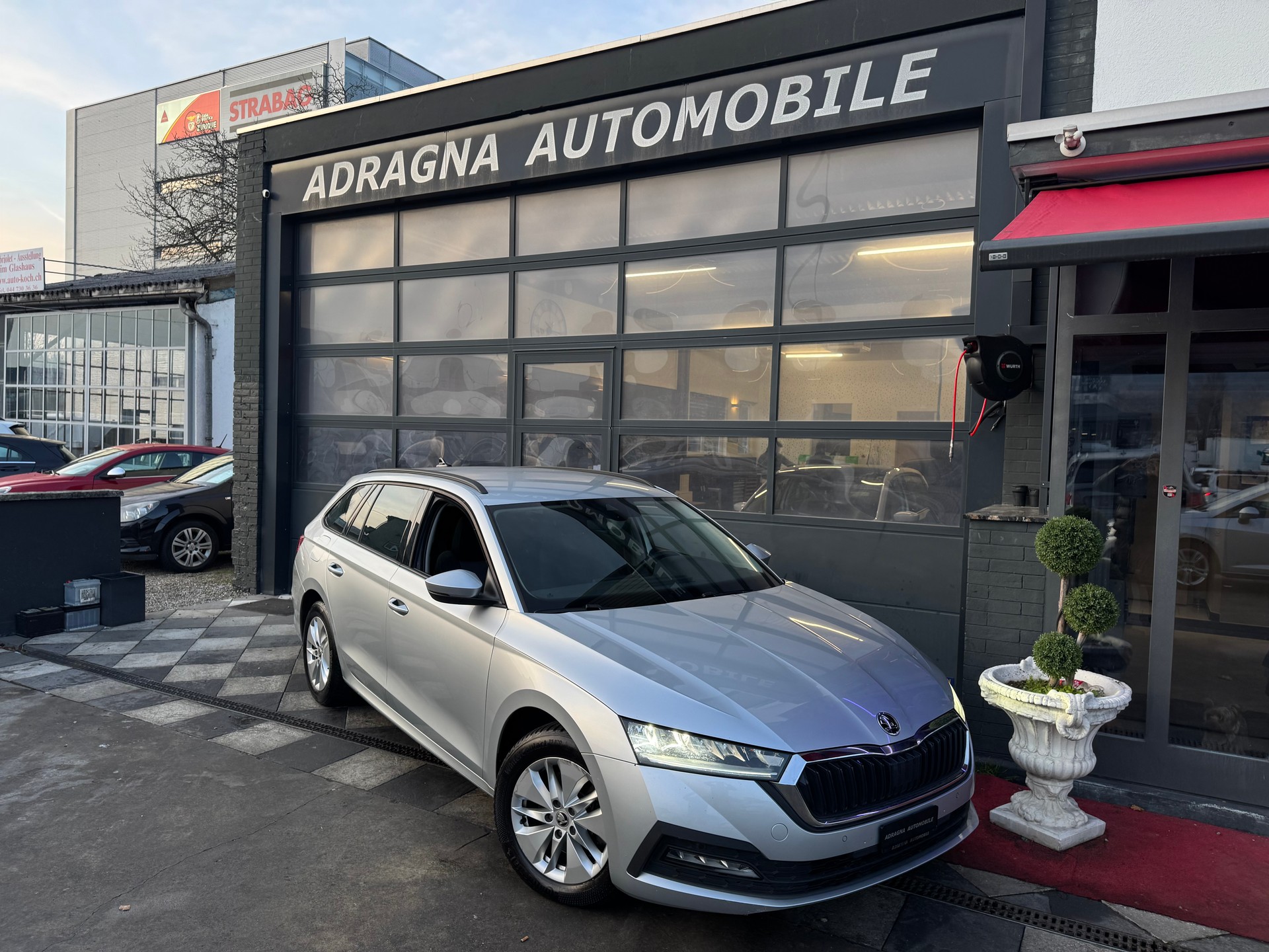 SKODA Octavia Combi 2.0 TDI DSG Ambition 4x4-image-2