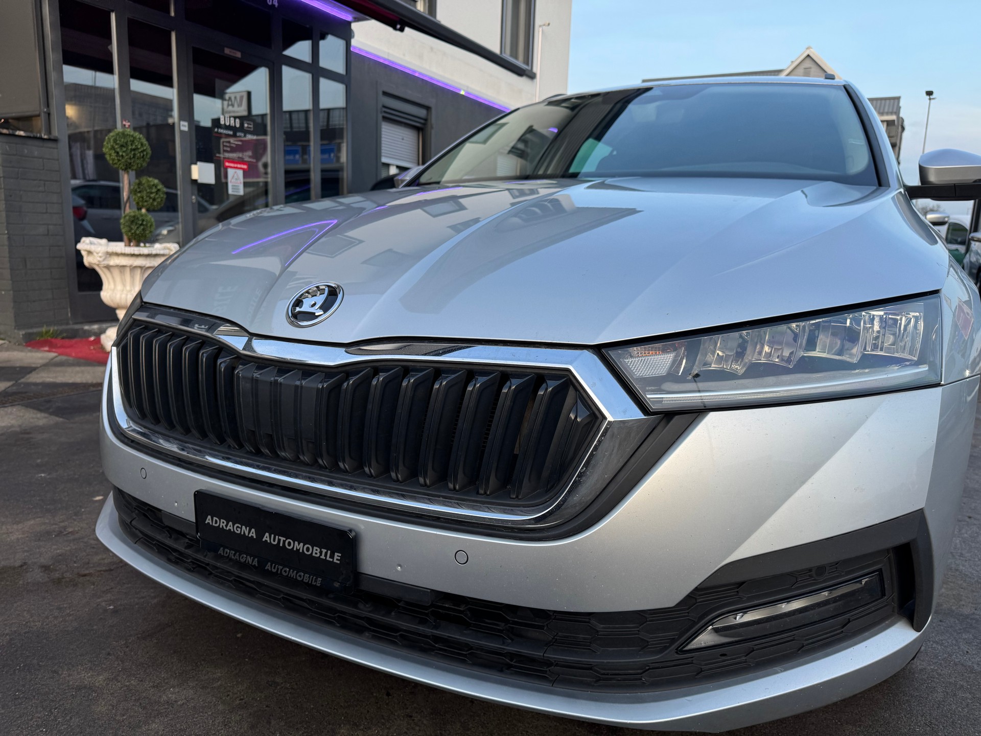 SKODA Octavia Combi 2.0 TDI DSG Ambition 4x4-image-10