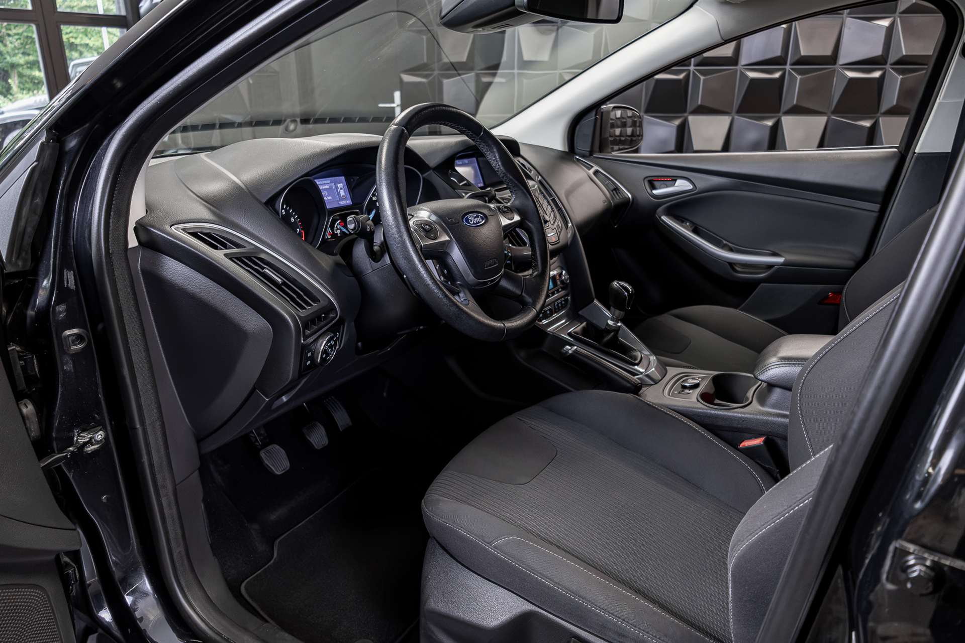 FORD Focus 1.6 SCTi Titanium-image-11