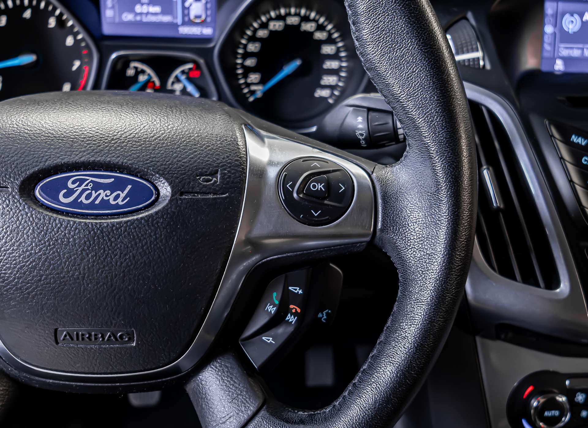 FORD Focus 1.6 SCTi Titanium-image-9
