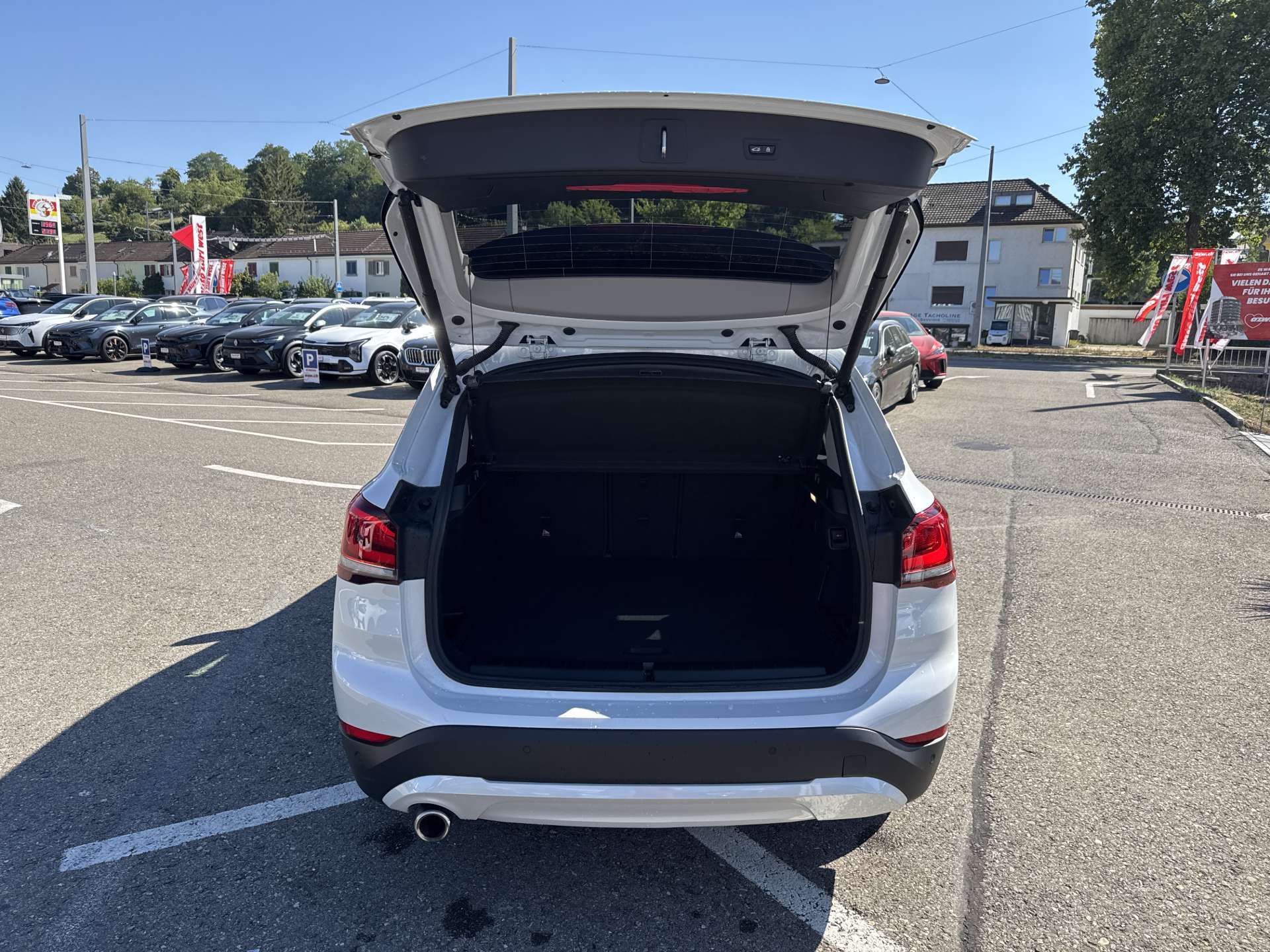 BMW X1 xDrive 25e 220PS Steptronic-Automat-image-7