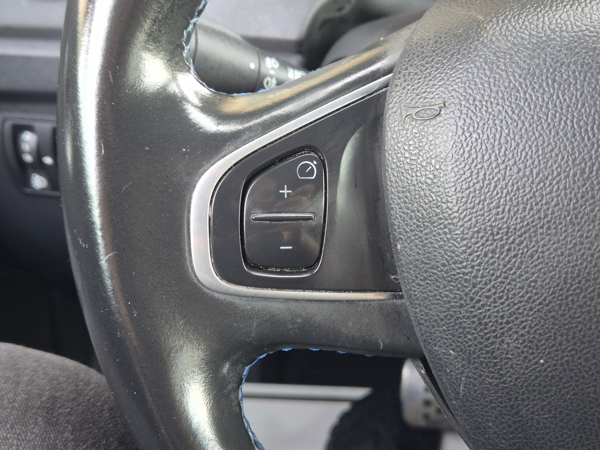 RENAULT Captur 1.3 T 16V S-Edition EDC-image-14