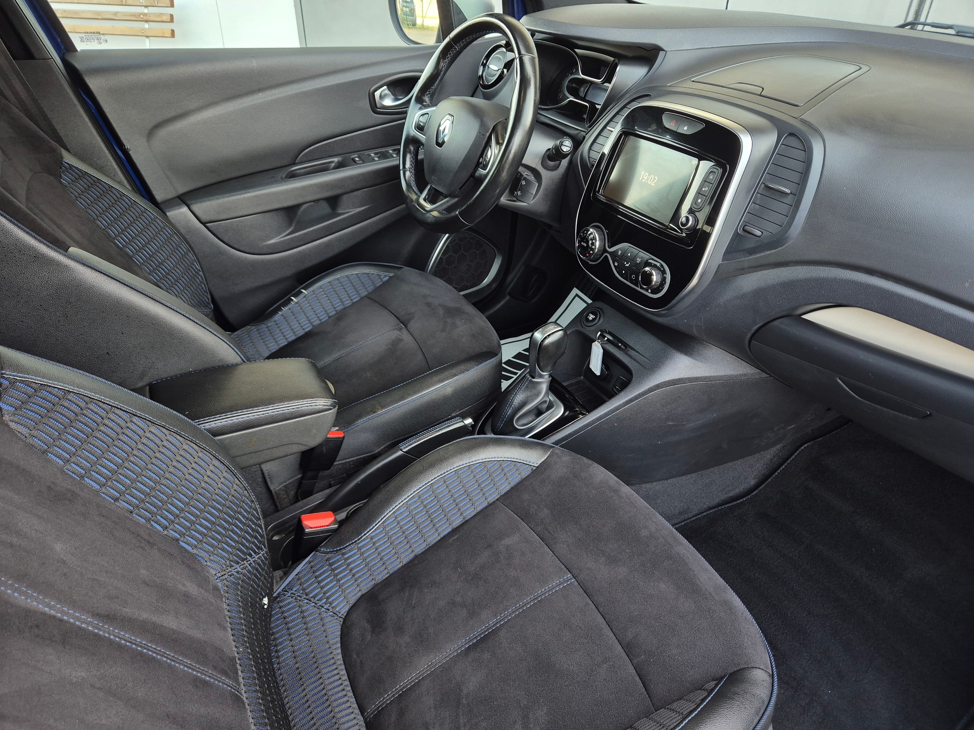 RENAULT Captur 1.3 T 16V S-Edition EDC-image-11