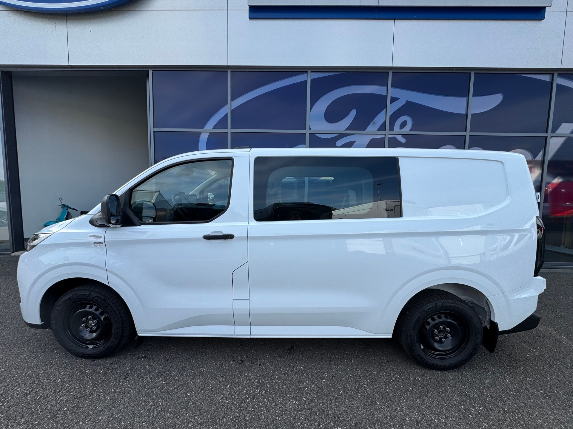 FORD Transit Custom Van 320 L1 2.5 Trend/PHEV-image-2