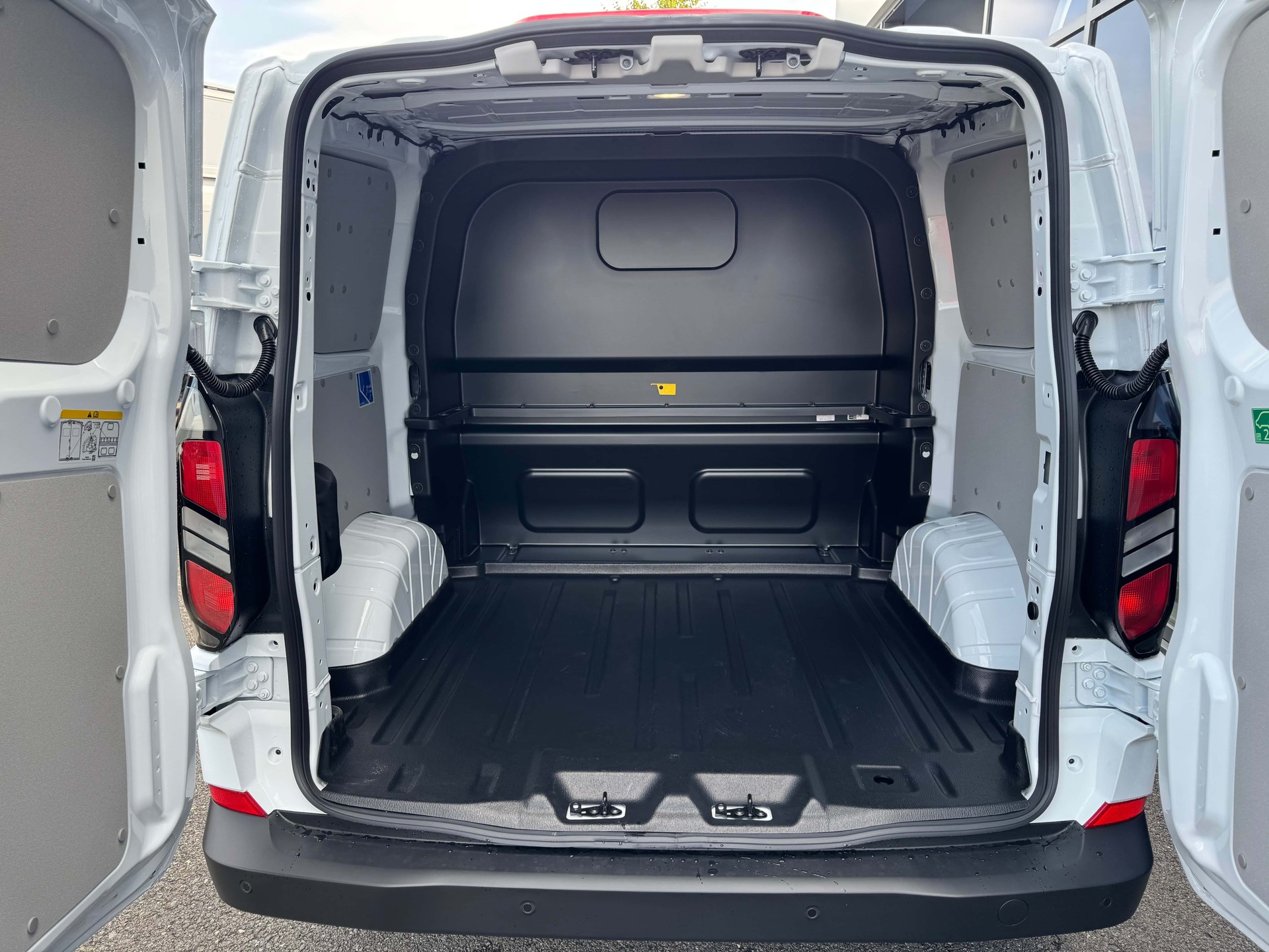 FORD Transit Custom Van 320 L1 2.5 Trend/PHEV-image-5