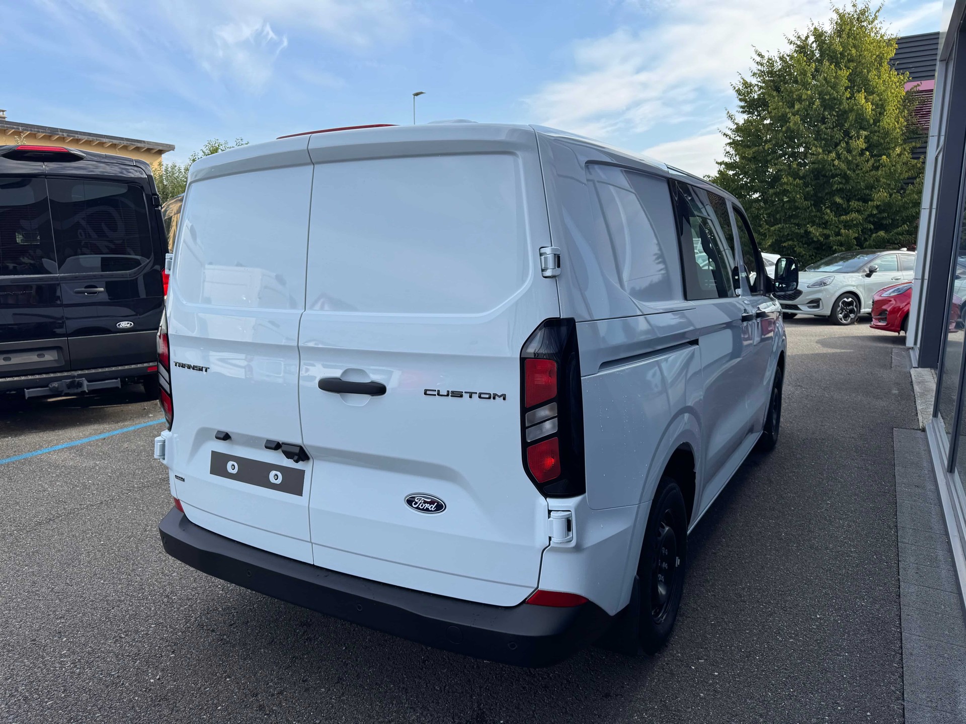 FORD Transit Custom Van 320 L1 2.5 Trend/PHEV-image-6