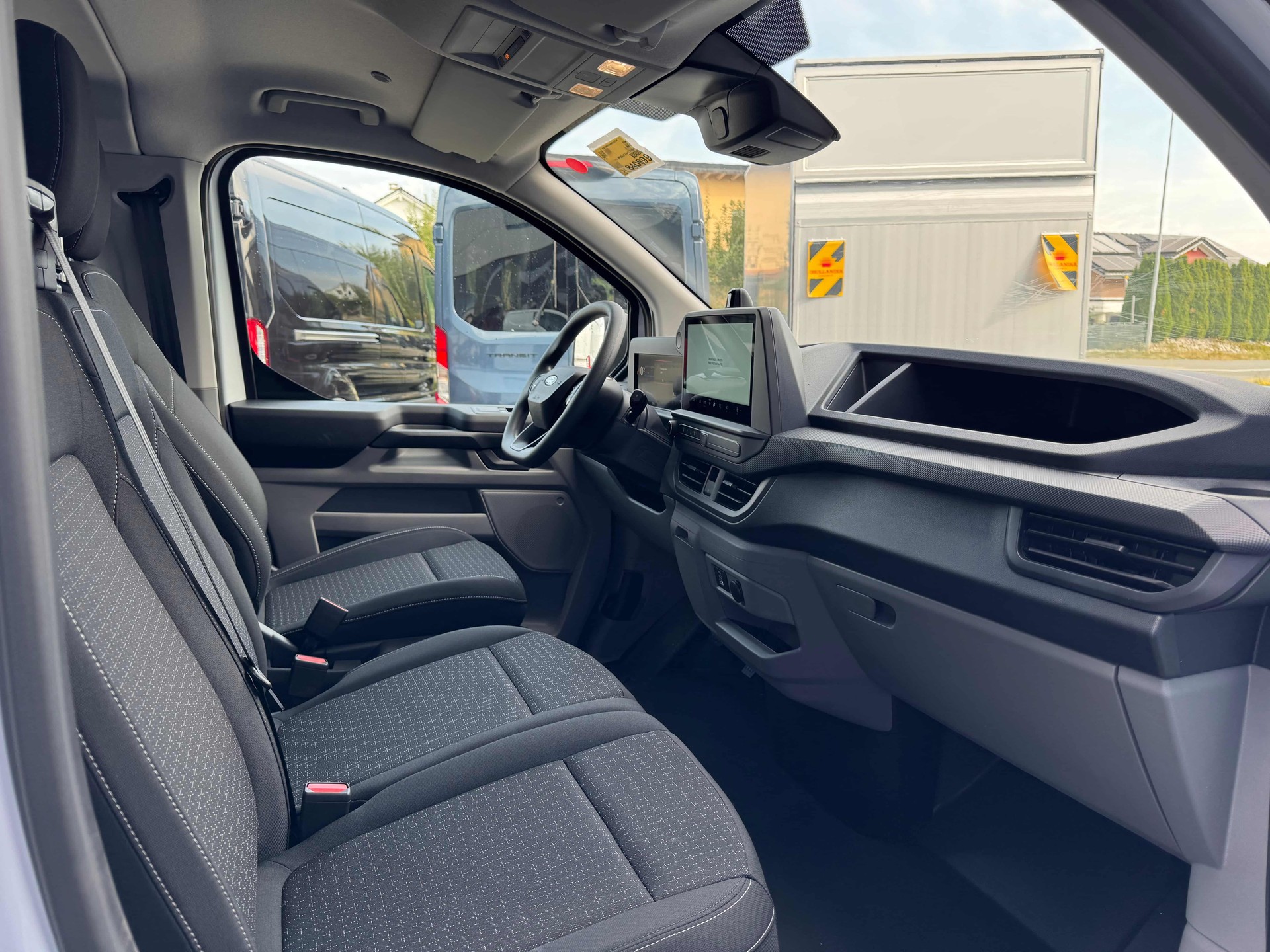 FORD Transit Custom Van 320 L1 2.5 Trend/PHEV-image-13