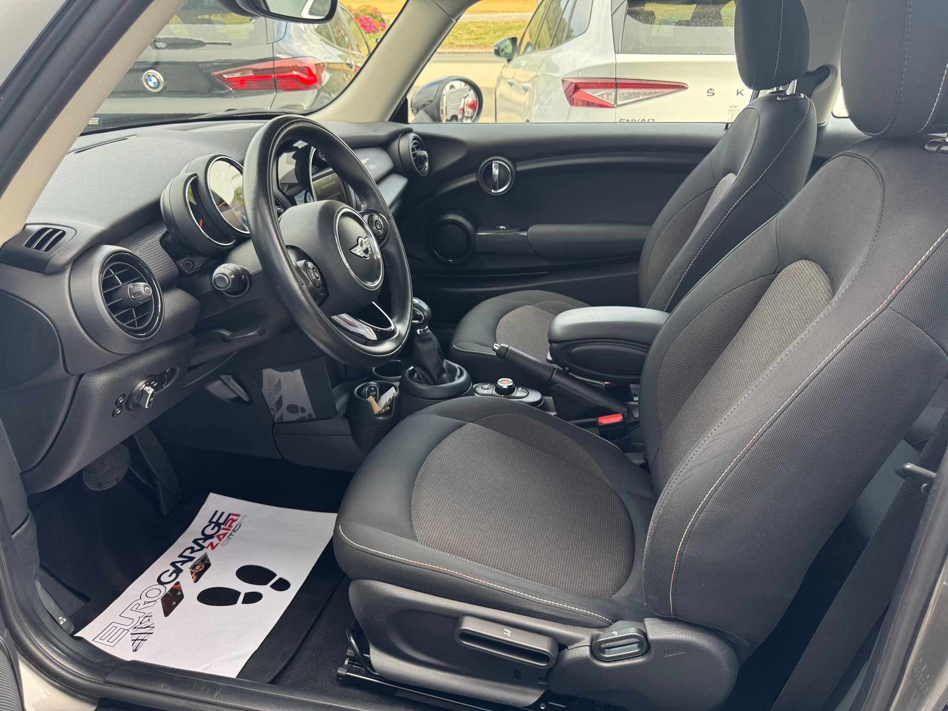 MINI Cooper Steptronic-showroom-element-1