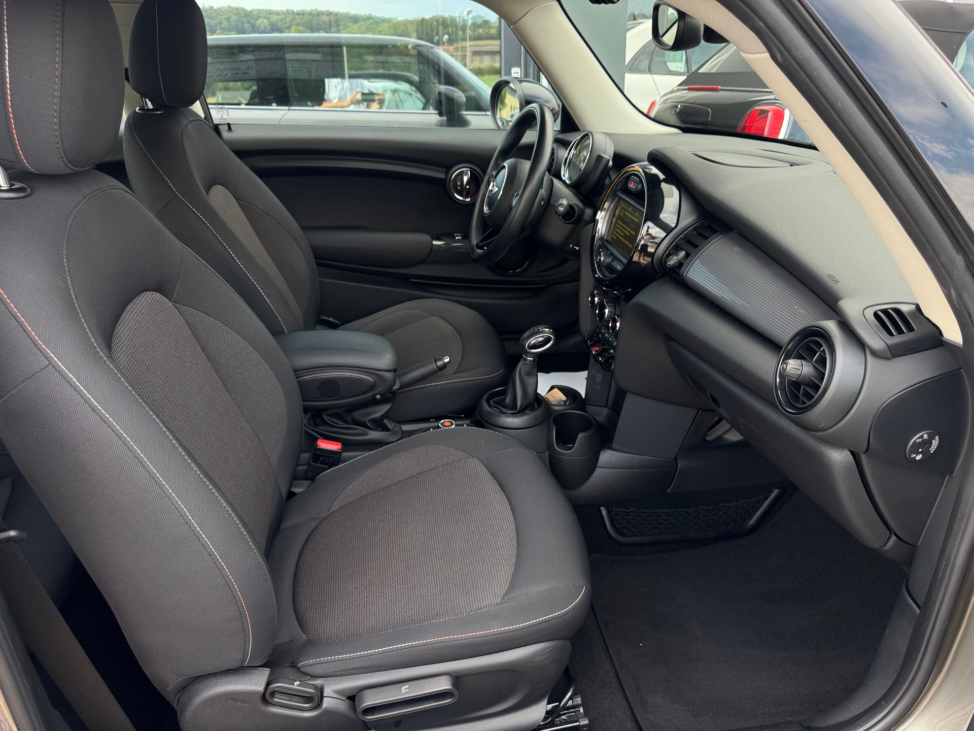 MINI Cooper Steptronic-showroom-element-3