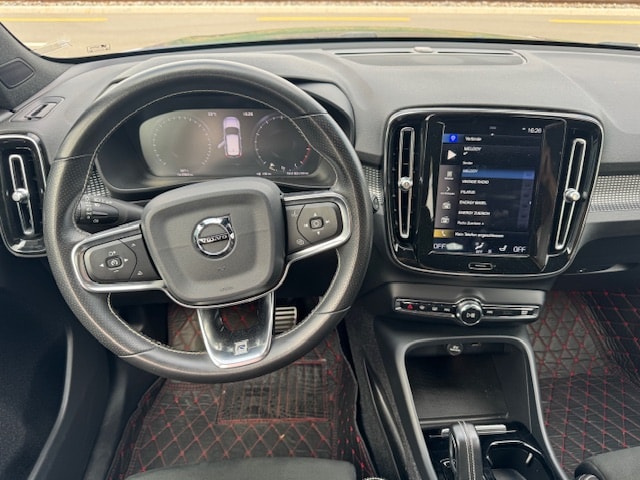 VOLVO XC40 T4 R-Design Geartronic-image-9
