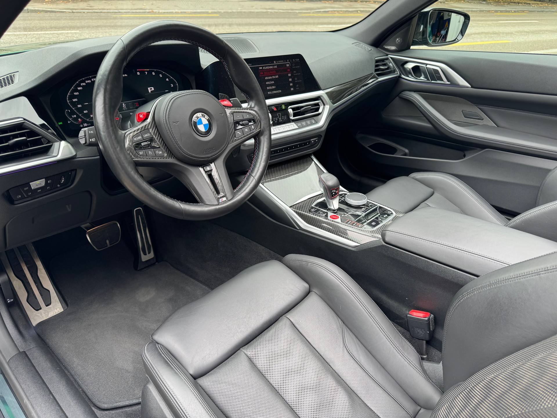 BMW M4 Cabrio Competition M xDrive-image-7