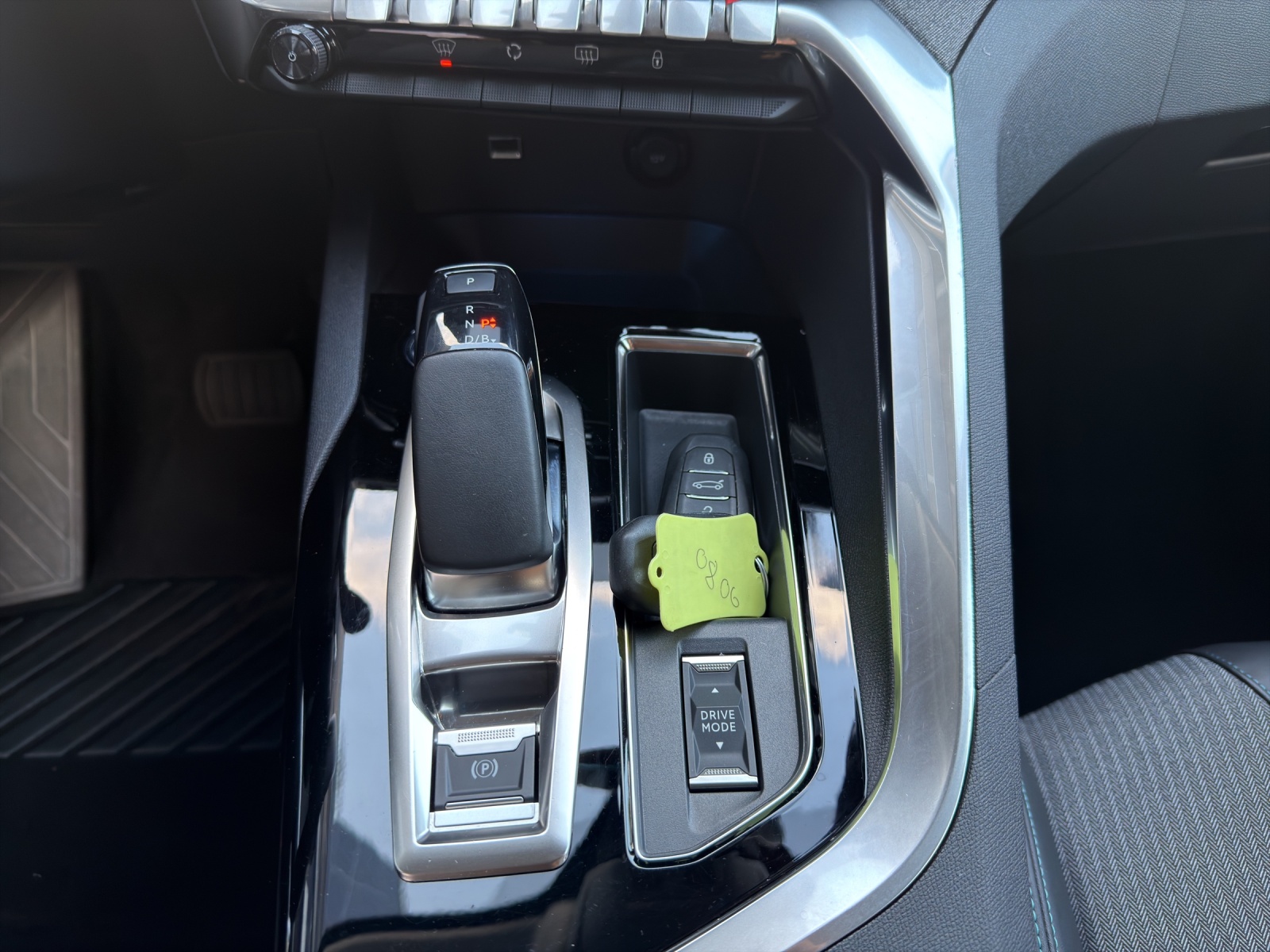 PEUGEOT 3008 225e Hybrid2 Allure Pack EAT8-image-12