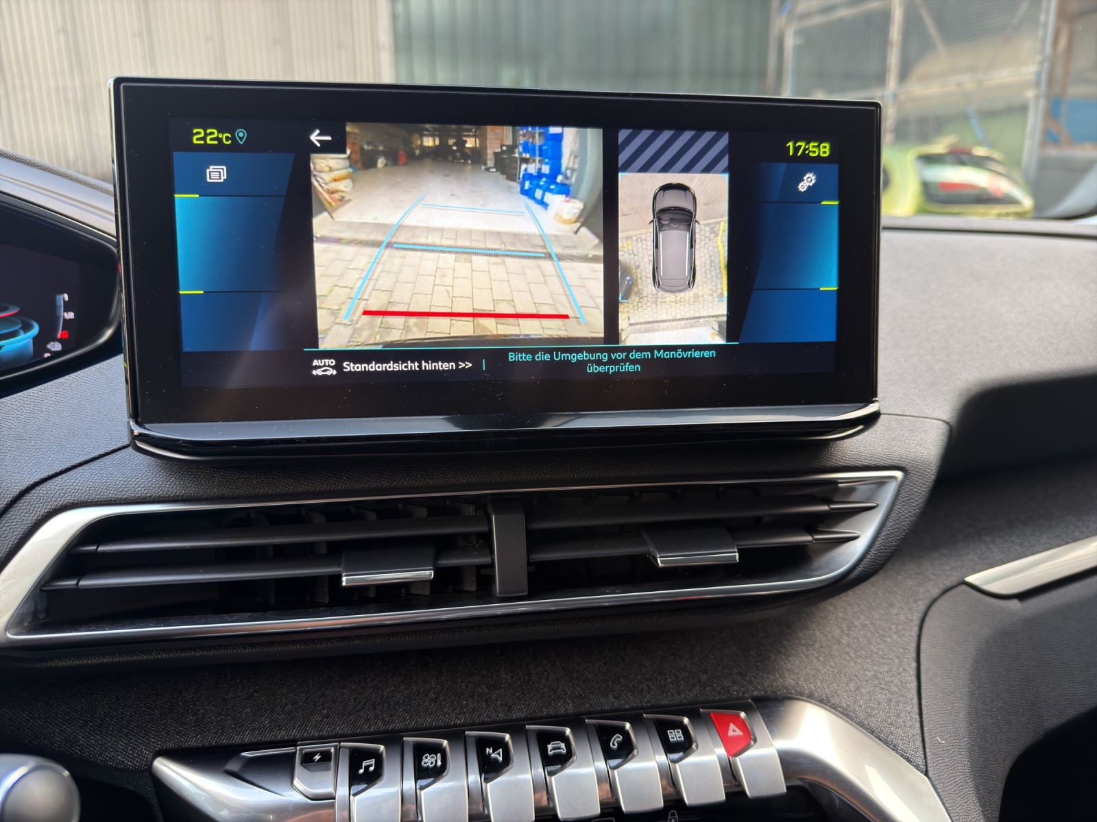 PEUGEOT 3008 225e Hybrid2 Allure Pack EAT8-image-22