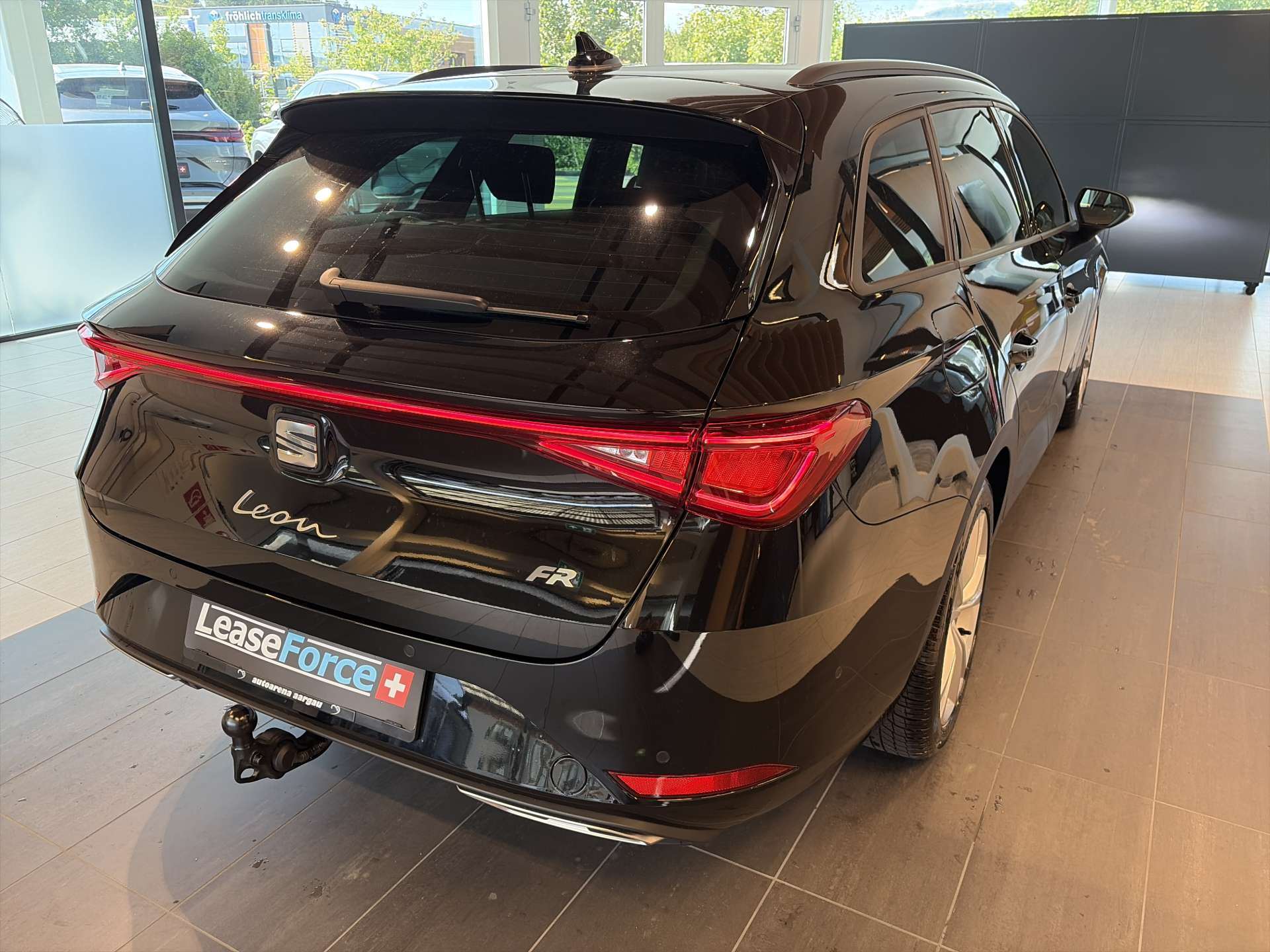 SEAT Leon ST 2.0 TDi EVO FR-Line DSG-Automat-image-2