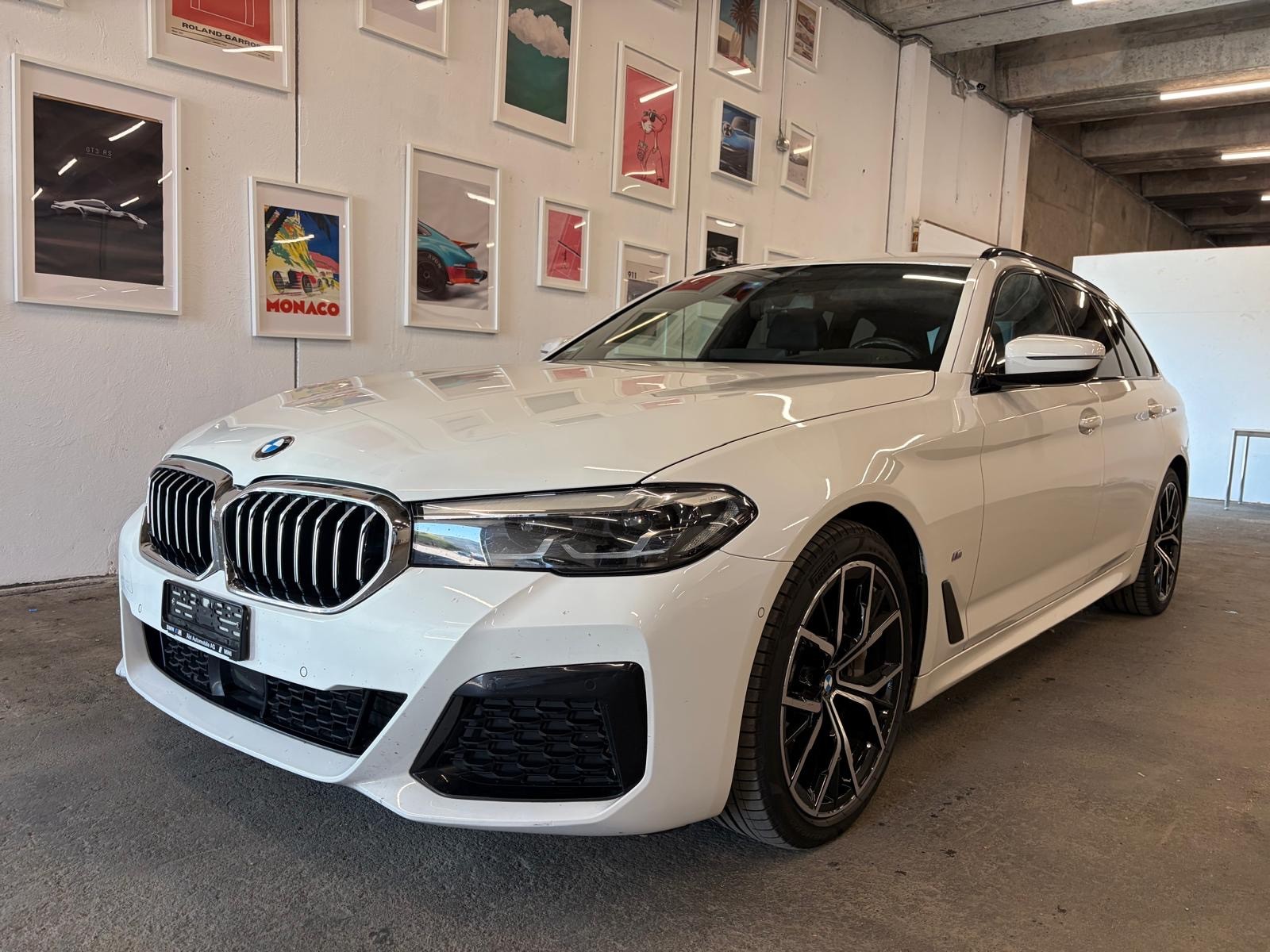 BMW 530d xDrive 48V Touring M Sport Steptronic-image-1