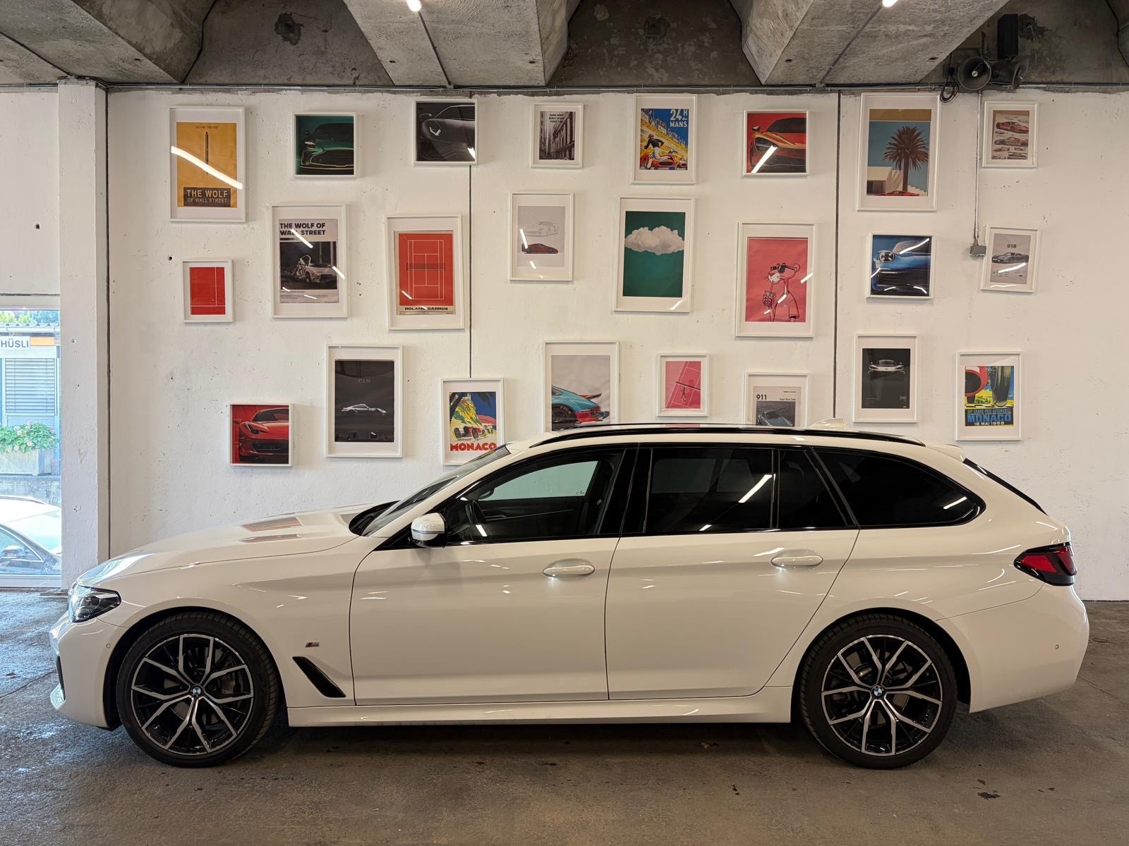 BMW 530d xDrive 48V Touring M Sport Steptronic-image-0
