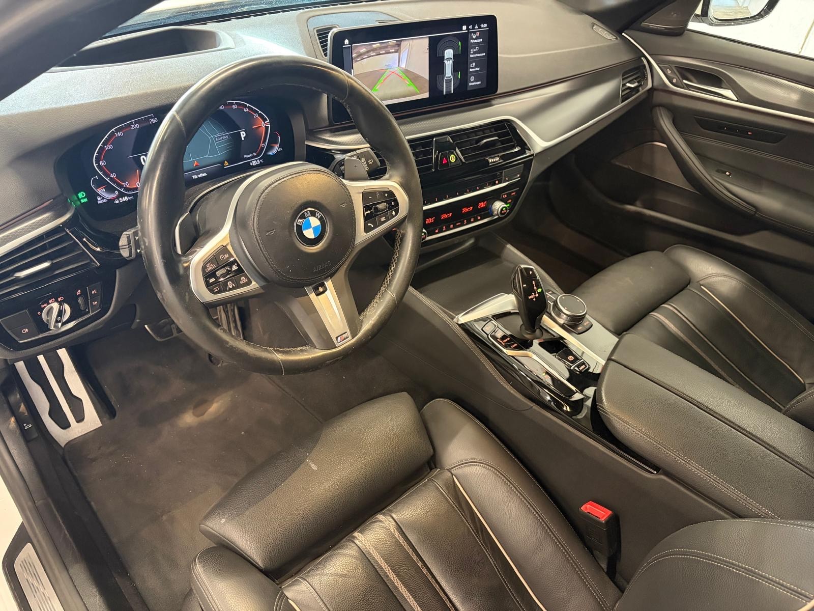 BMW 530d xDrive 48V Touring M Sport Steptronic-image-5