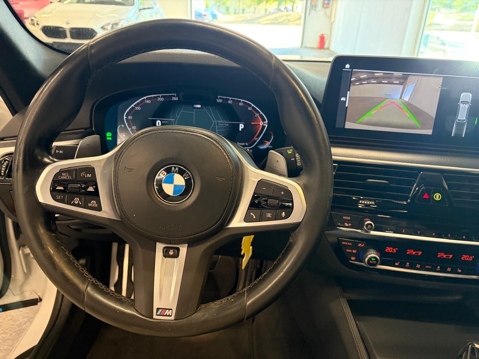 BMW 530d xDrive 48V Touring M Sport Steptronic-image-6