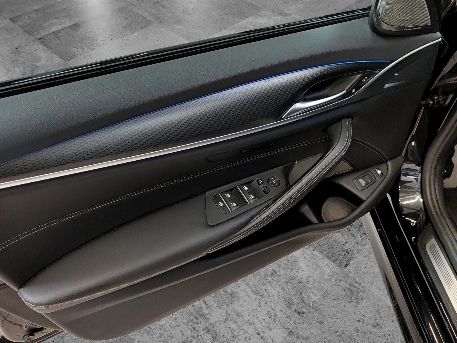 BMW 530e xDrive Touring M Sport Pure Harman/Kardon Surround Sound-image-14