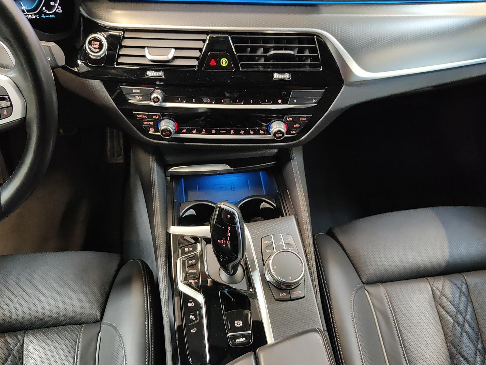 BMW 530e xDrive Touring M Sport Pure Harman/Kardon Surround Sound-image-12