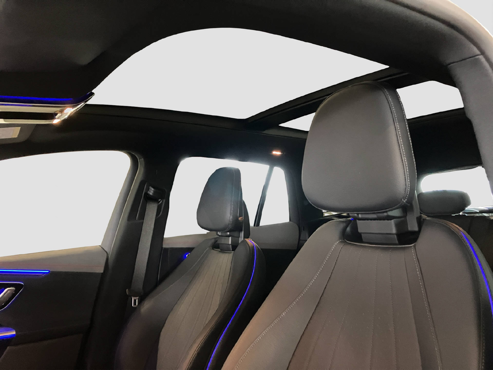 MERCEDES-BENZ EQE 350 SUV Excellence AMG Line-image-10