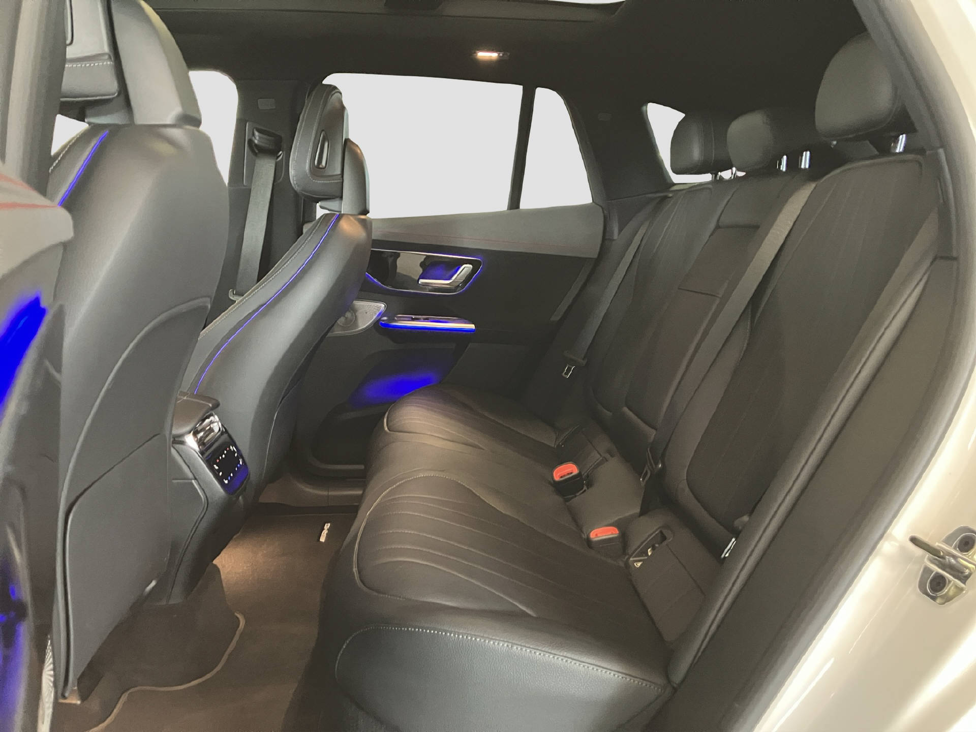 MERCEDES-BENZ EQE 350 SUV Excellence AMG Line-image-12