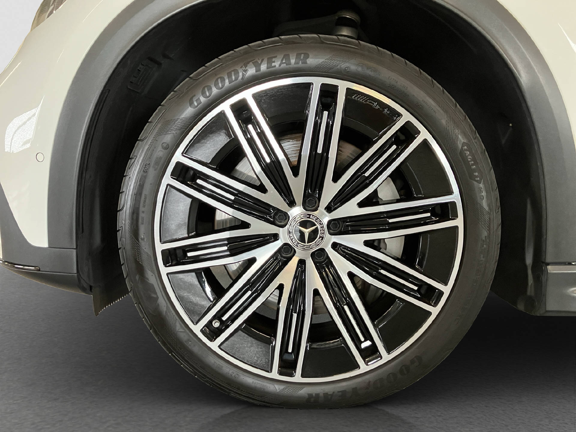 MERCEDES-BENZ EQE 350 SUV Excellence AMG Line-image-5