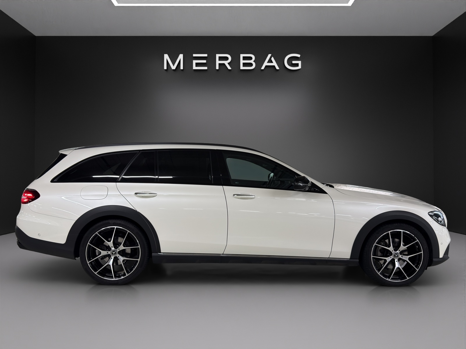 MERCEDES-BENZ E 220 d All-Terrain 4Matic Avantgarde 9G-Tronic-image-4