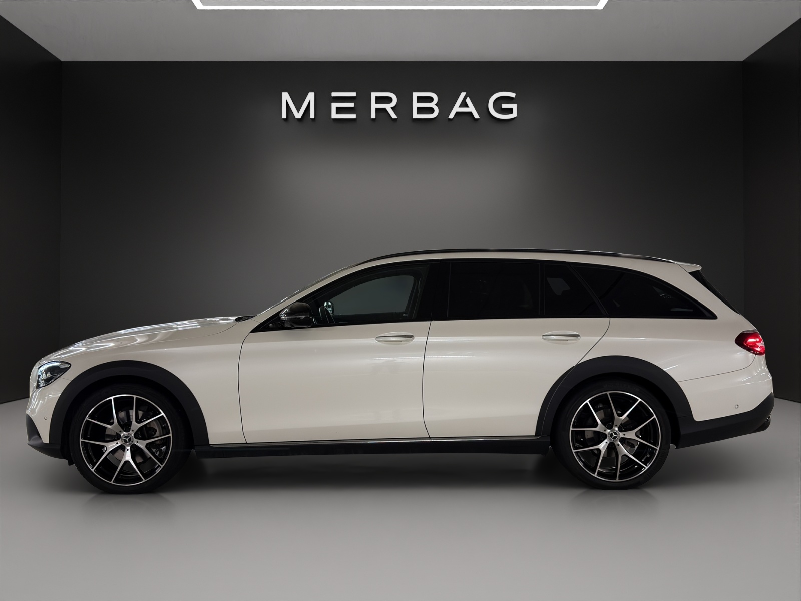 MERCEDES-BENZ E 220 d All-Terrain 4Matic Avantgarde 9G-Tronic-image-3