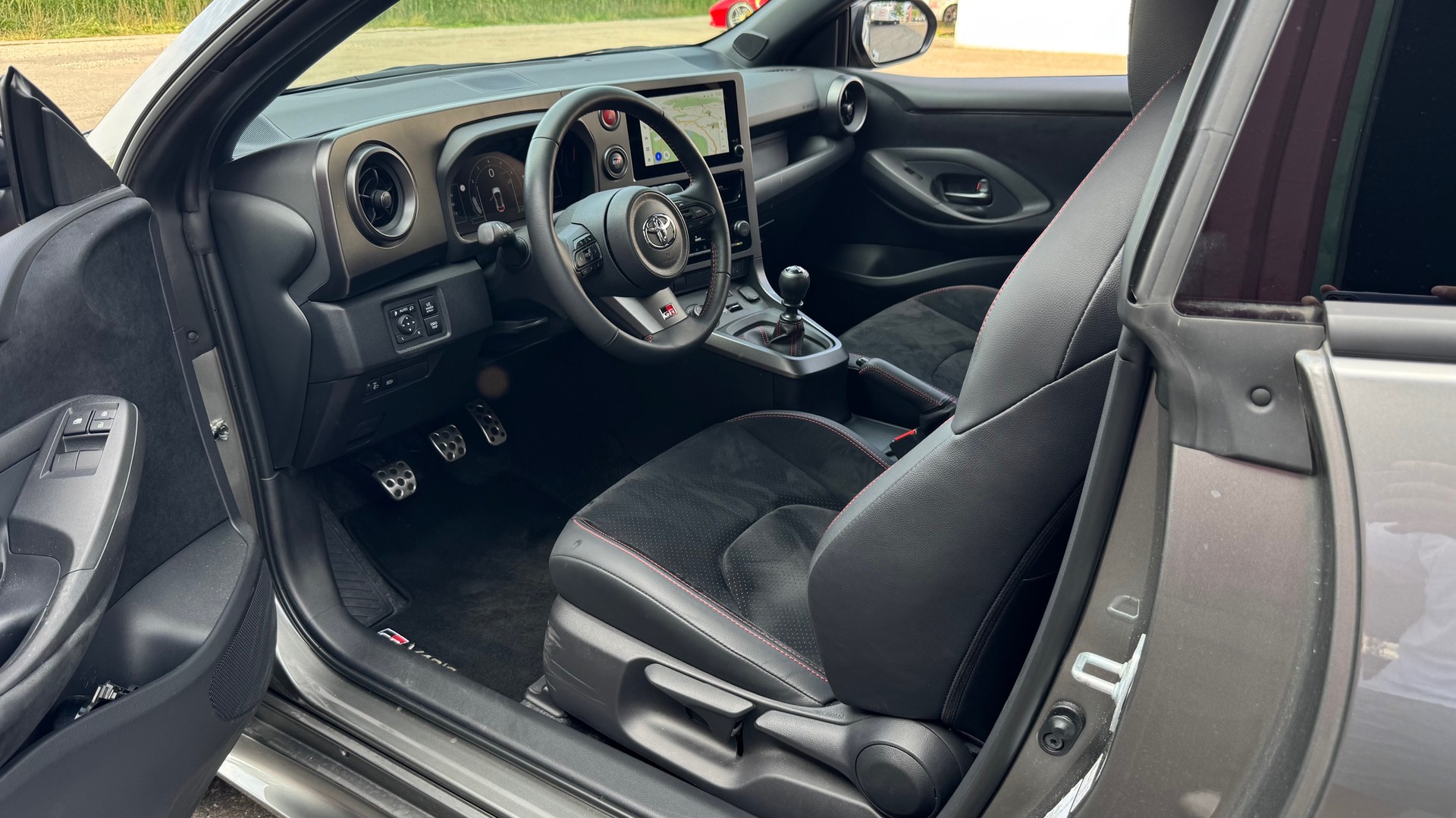 TOYOTA Yaris 1.6 GR Sport-image-10