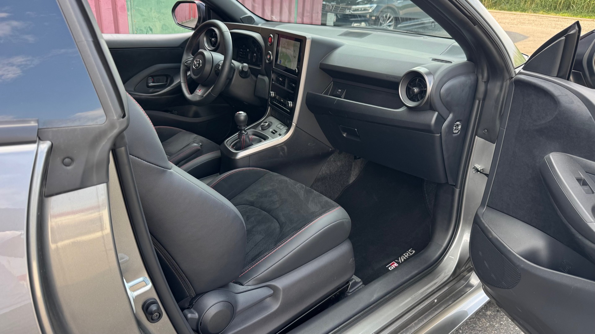 TOYOTA Yaris 1.6 GR Sport-image-12