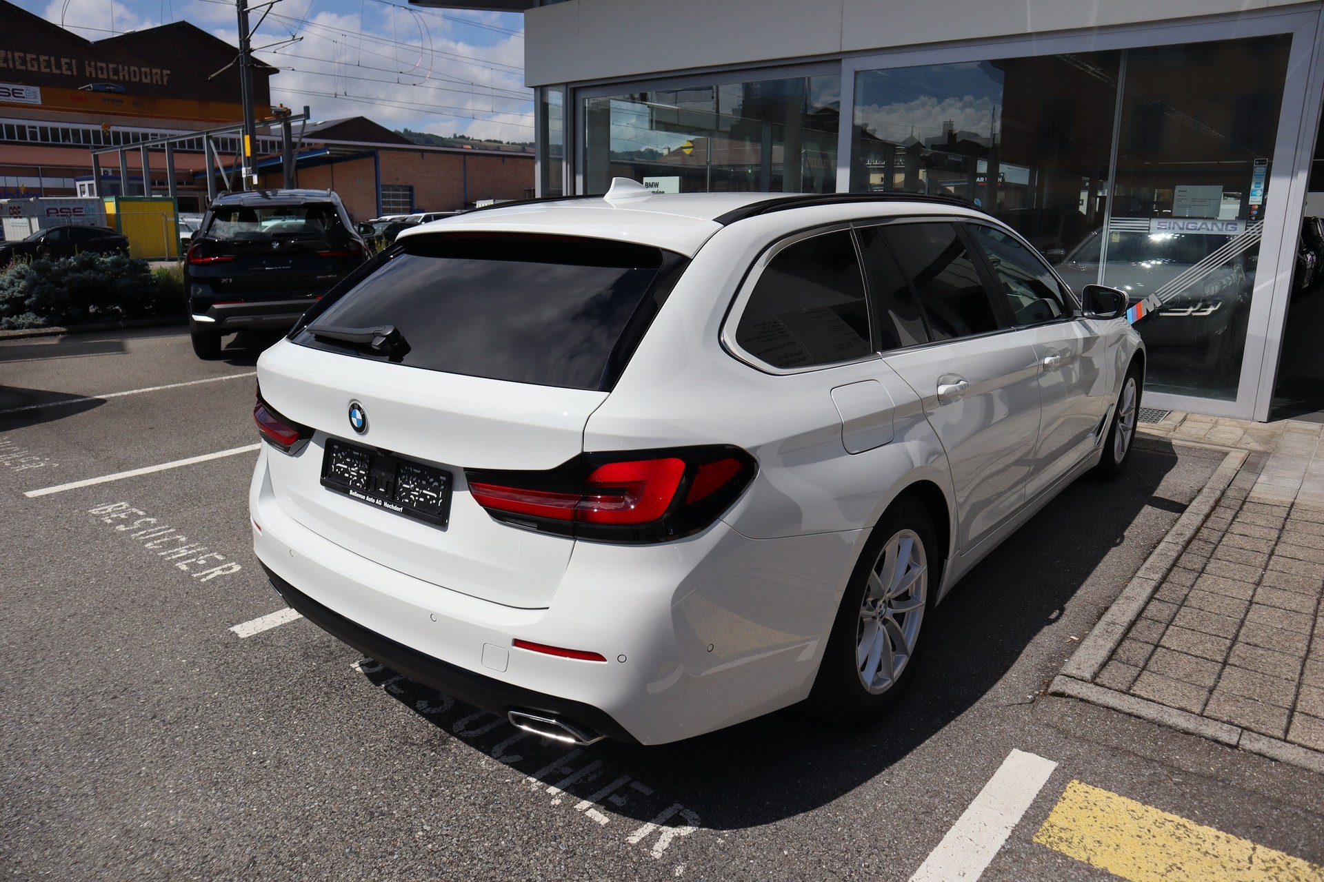 BMW 520d xDrive 48V Touring-image-3