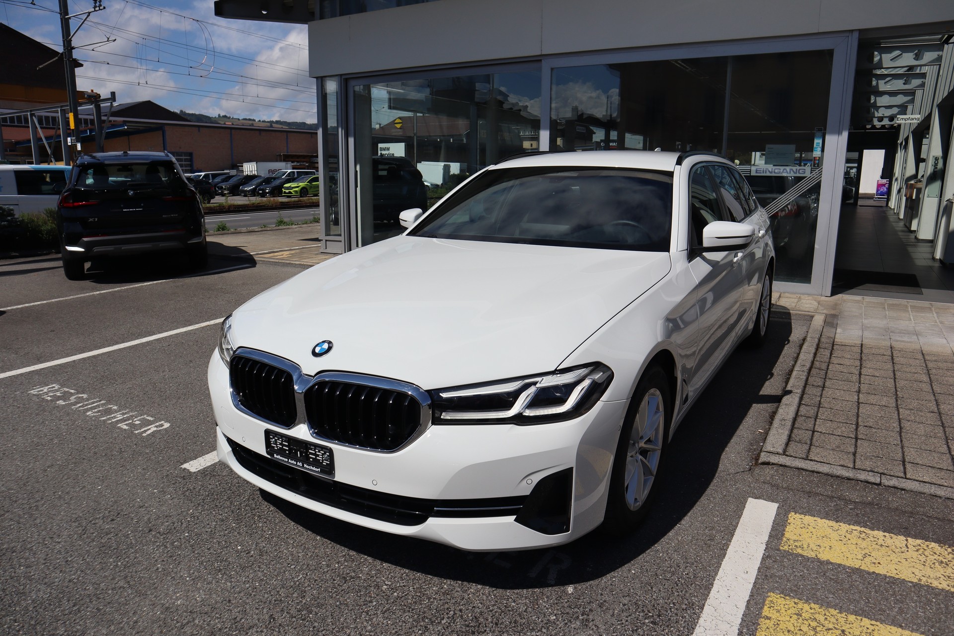 BMW 520d xDrive 48V Touring-image-2