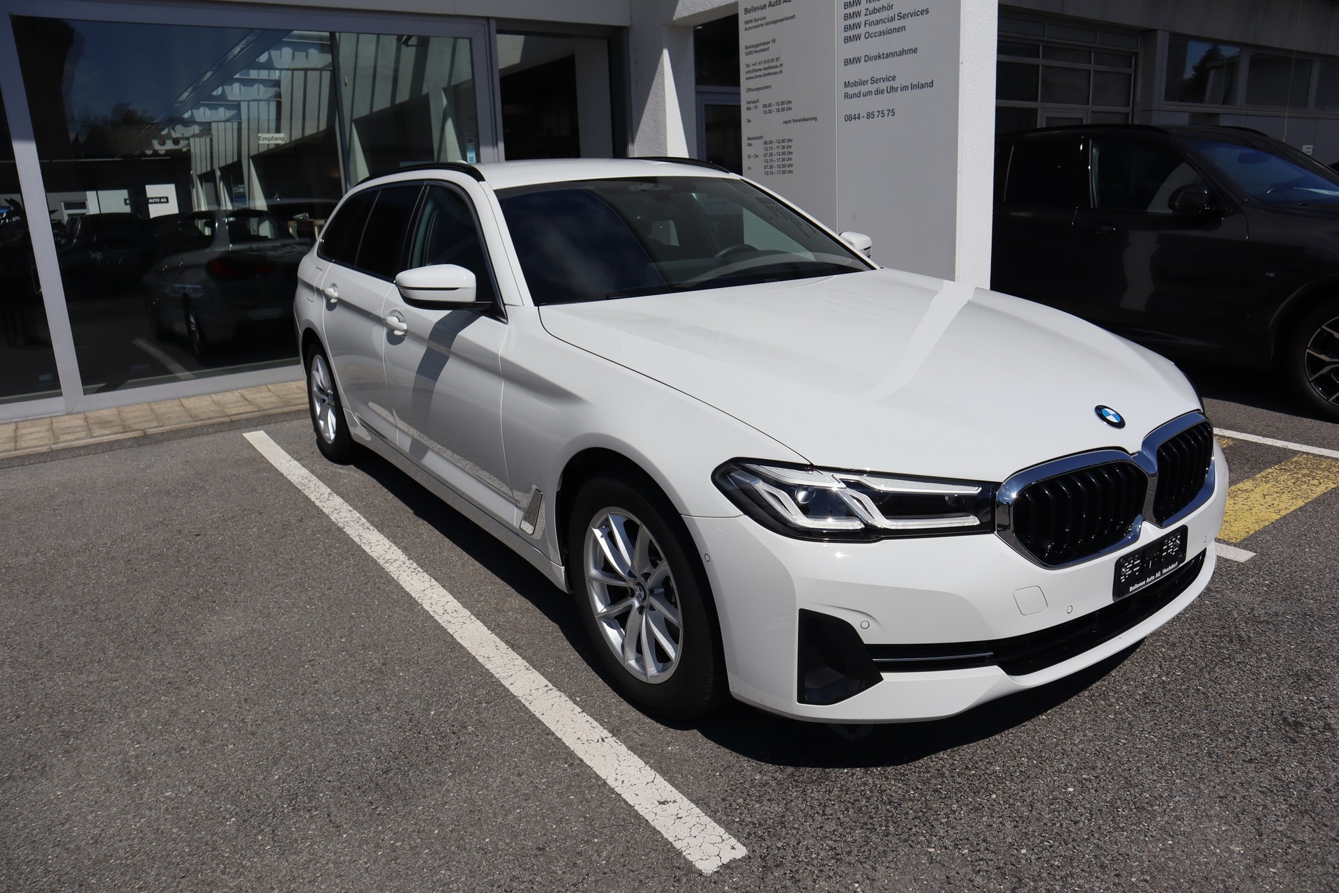 BMW 520d xDrive 48V Touring-image-0