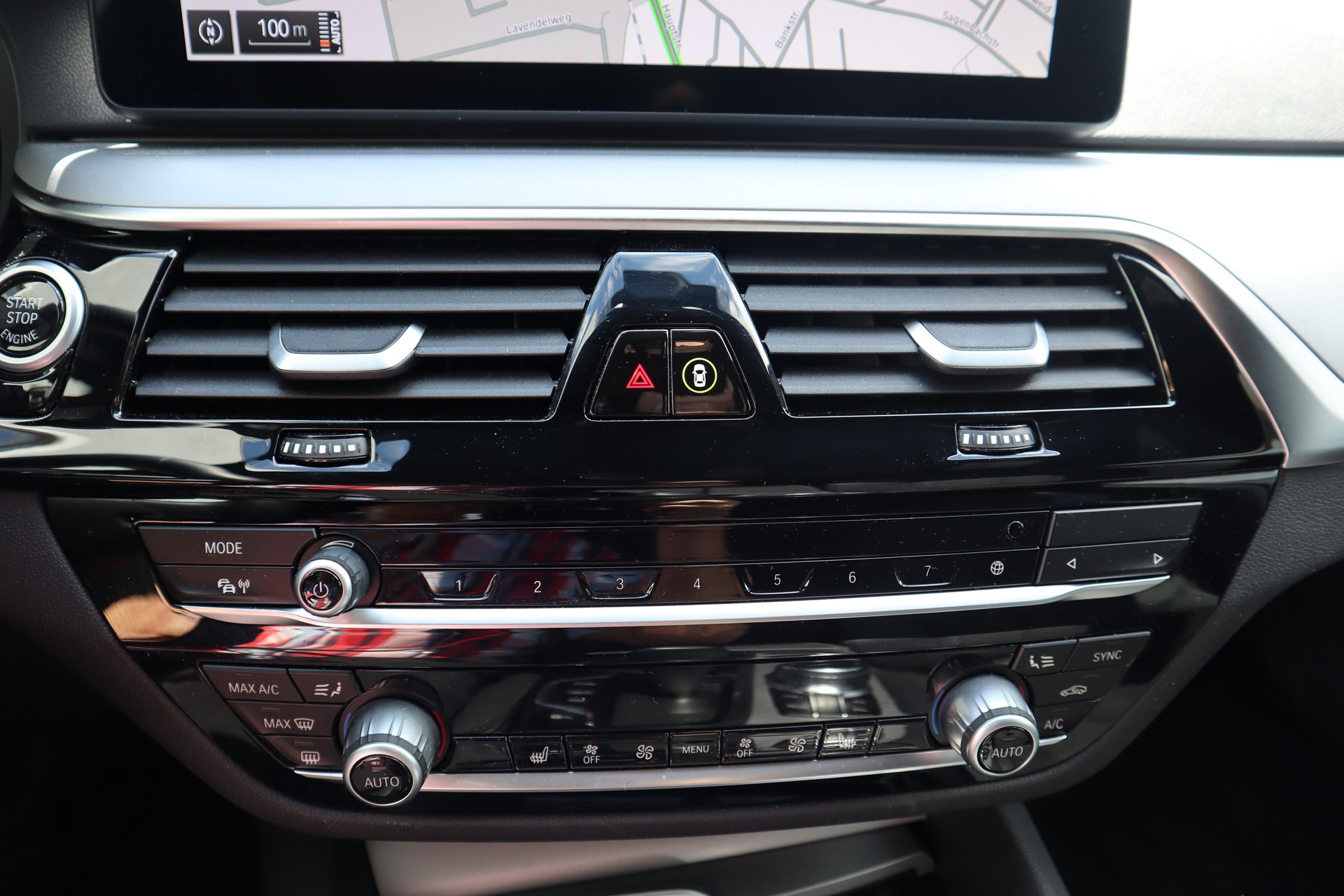 BMW 520d xDrive 48V Touring-image-10
