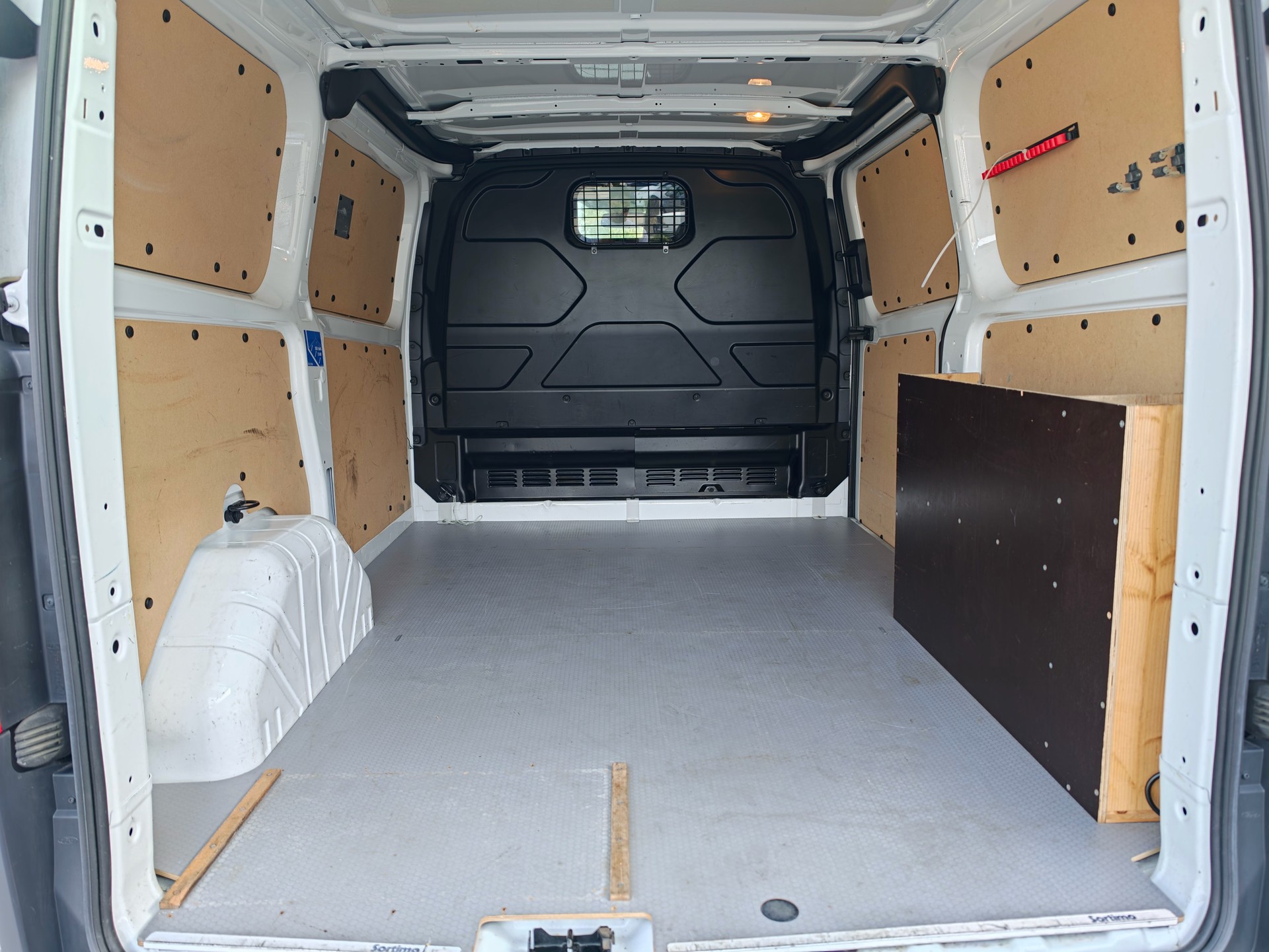 FORD Transit Custom Van 250 L1H1 Ambiente-image-9