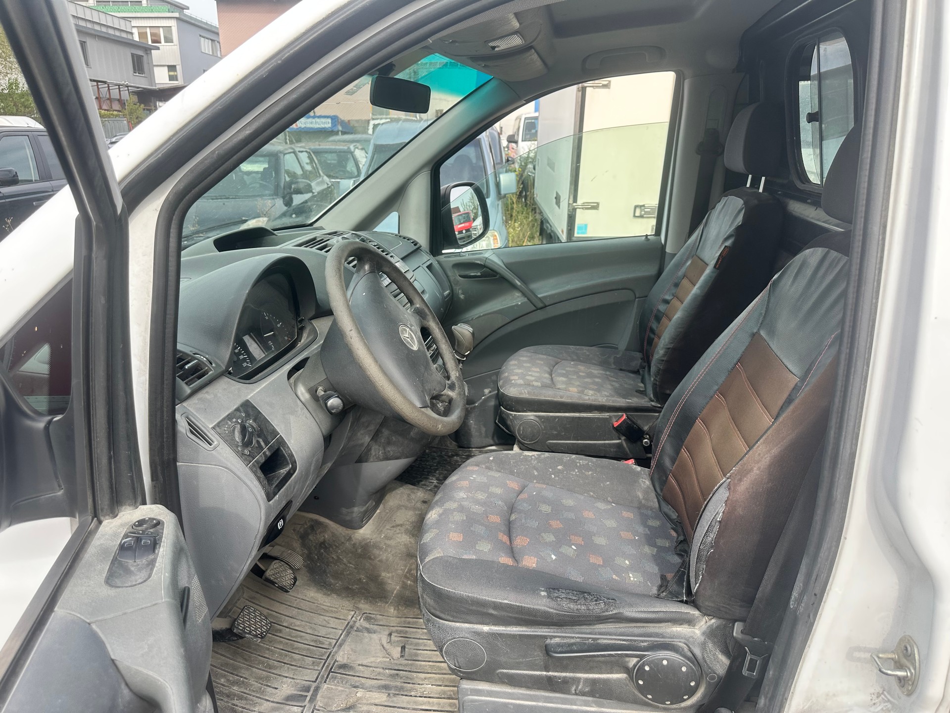 MERCEDES-BENZ Vito 109 CDI-image-4