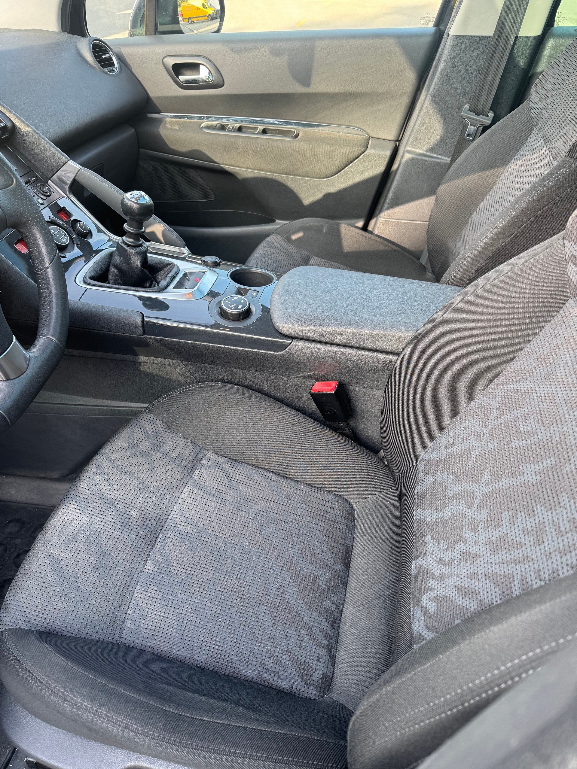 PEUGEOT 3008 2.0 HDI Sport-image-7