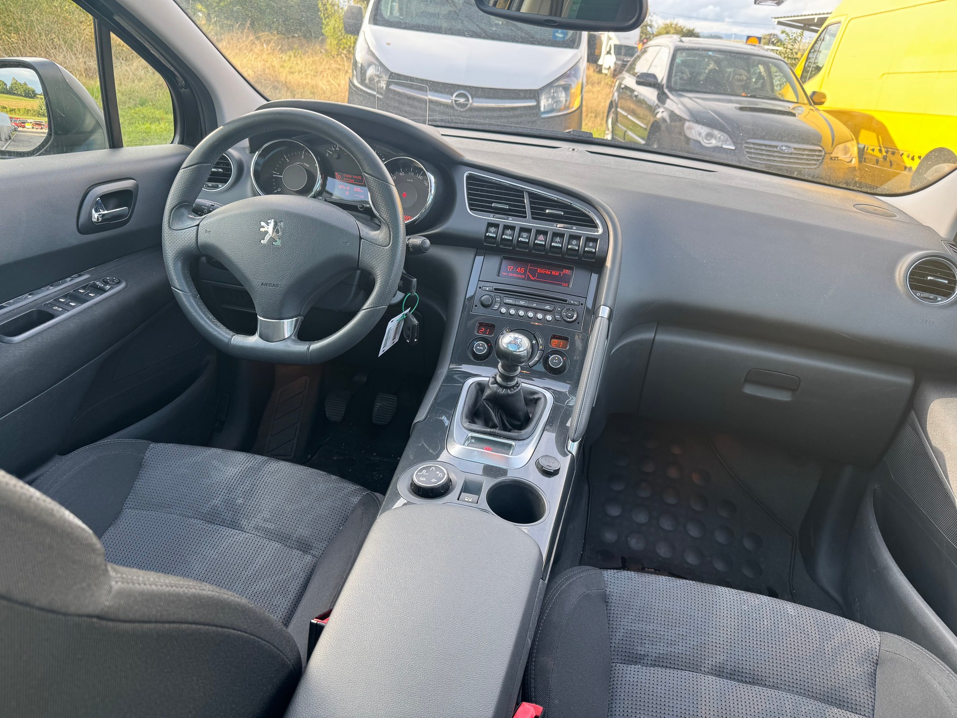 PEUGEOT 3008 2.0 HDI Sport-image-3