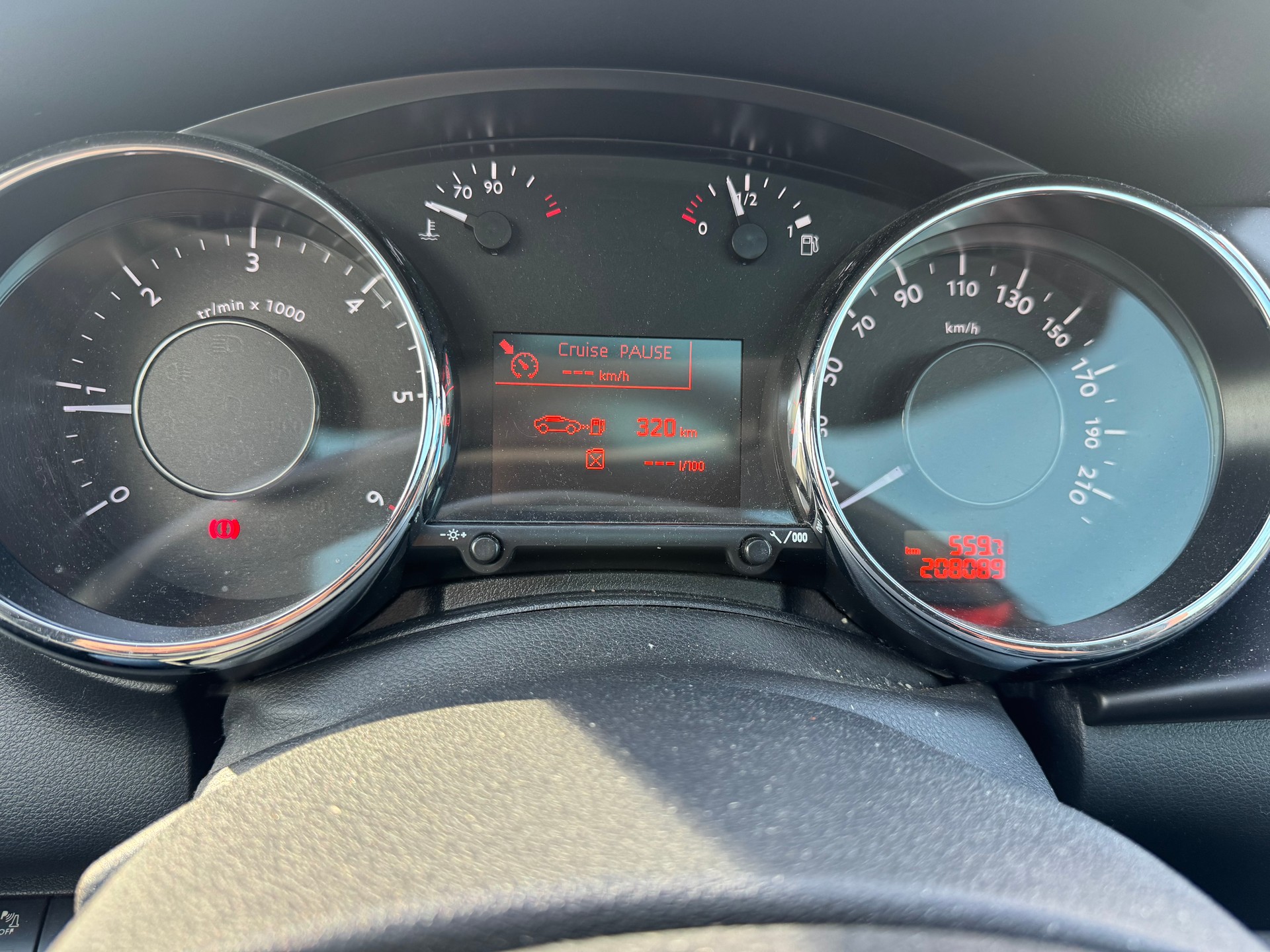 PEUGEOT 3008 2.0 HDI Sport-image-8